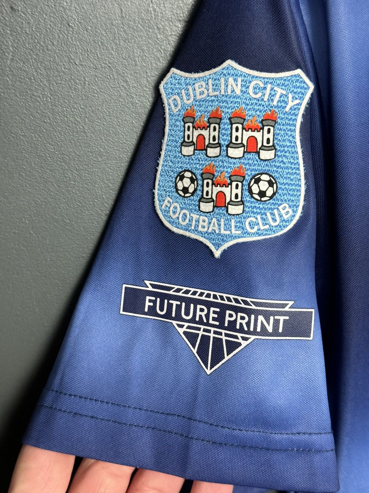 Other KIDS Dublin City 03/04 Home Football Jersey Size US S / EU 44-46 / 1 - 5 Thumbnail