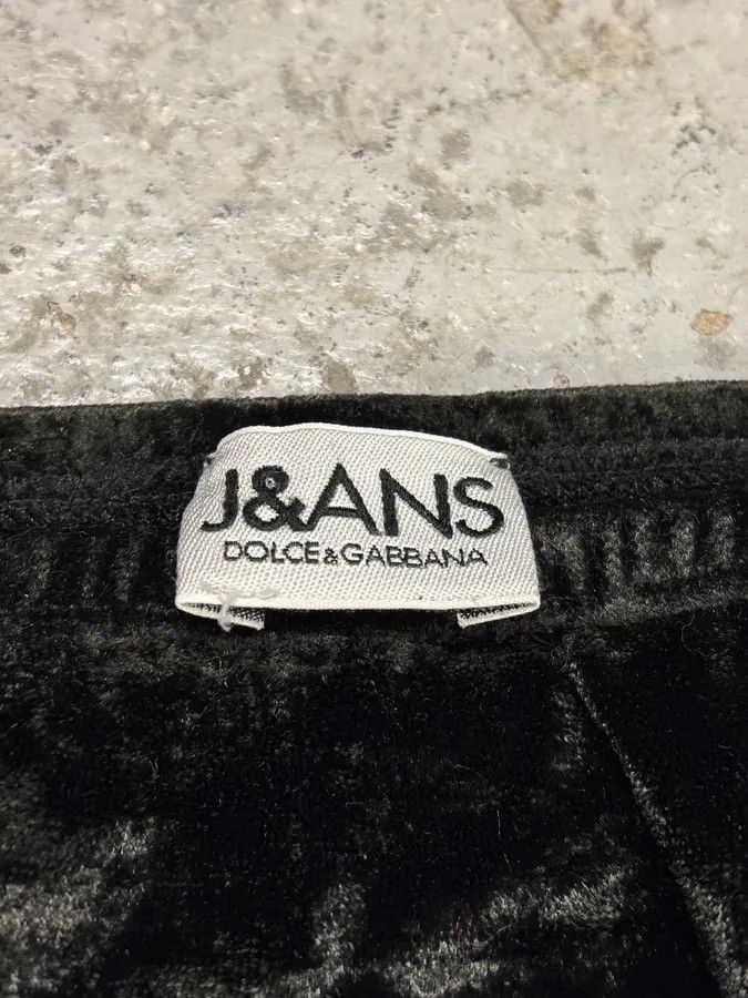 Dolce & Gabbana 2000s Dolce & Gabbana Black Velvet Skirt Size 28" / US 6 / IT 42 - 8 Thumbnail