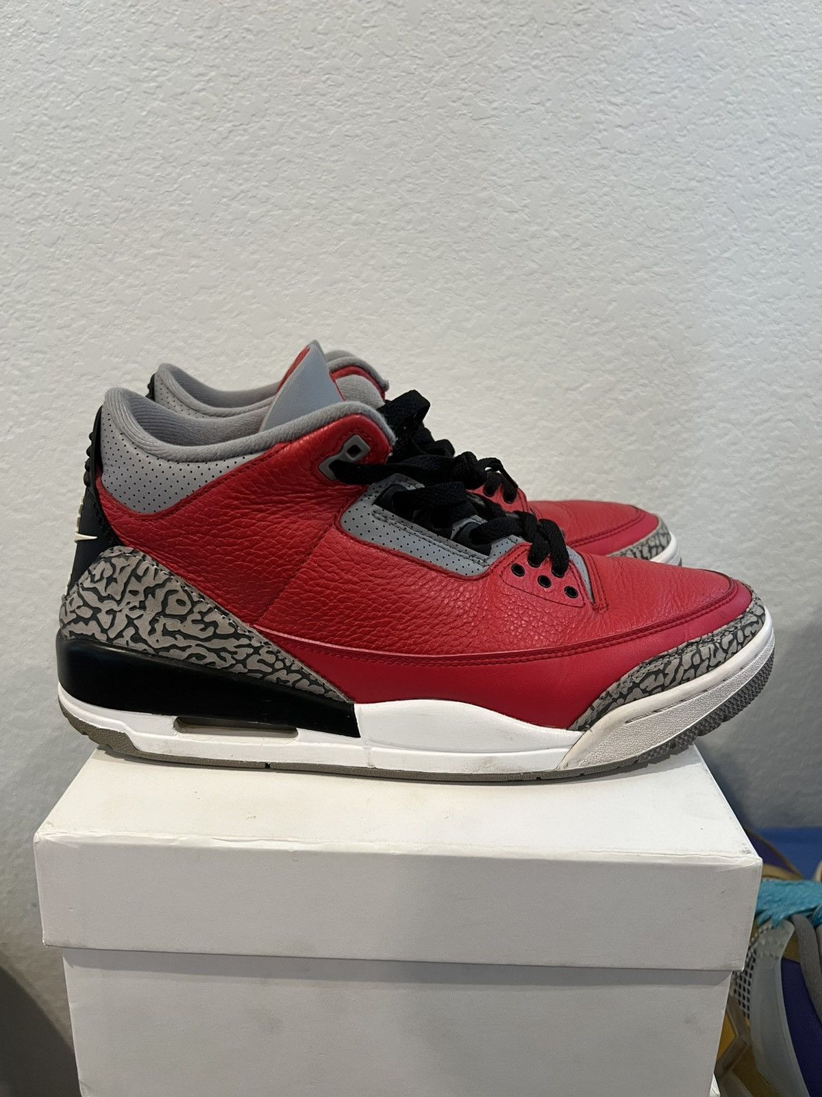 Jordan Brand Jordan 3 Retro SE Unite Fire Red Size US 10 / EU 43 - 2 Thumbnail