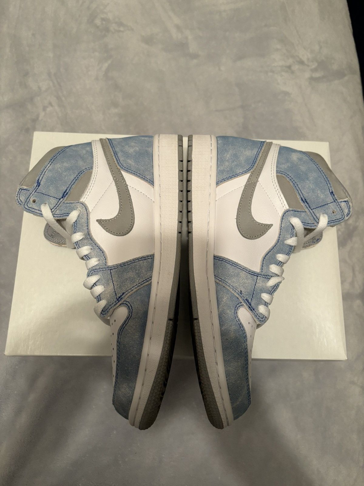 Jordan Brand Jordan 1 Retro OG High Hyper Royal 2021 Size 9 Size US 9 / EU 42 - 4 Thumbnail