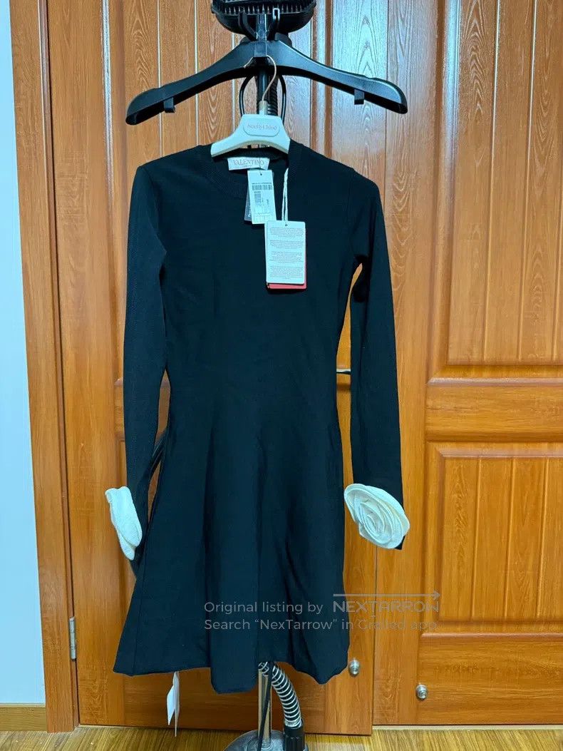 Valentino Valentino Knitted three-dimensional floral dress with cuff Size XS / US 0-2 / IT 36-38 - 1 Thumbnail