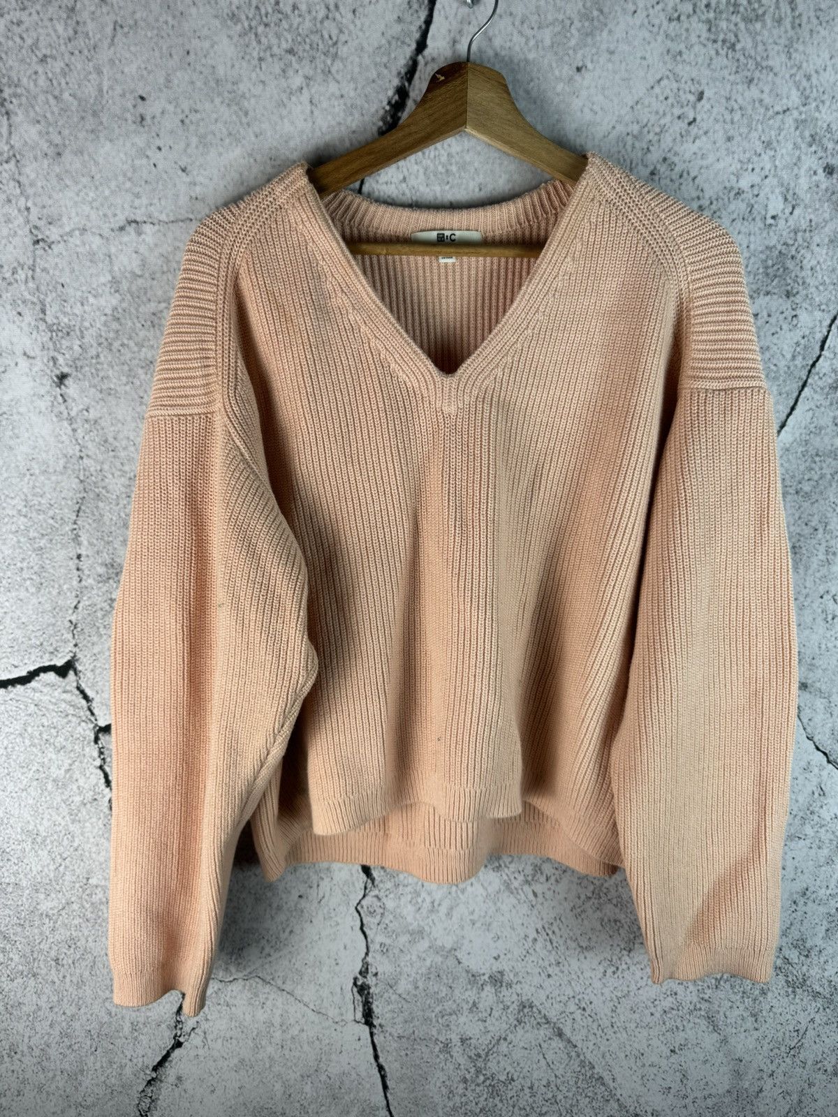 Lemaire × Uniqlo Lemaire x Uniqlo Knit Boxy V-neck Sweater Size L / US 10 / IT 46 - 1 Thumbnail
