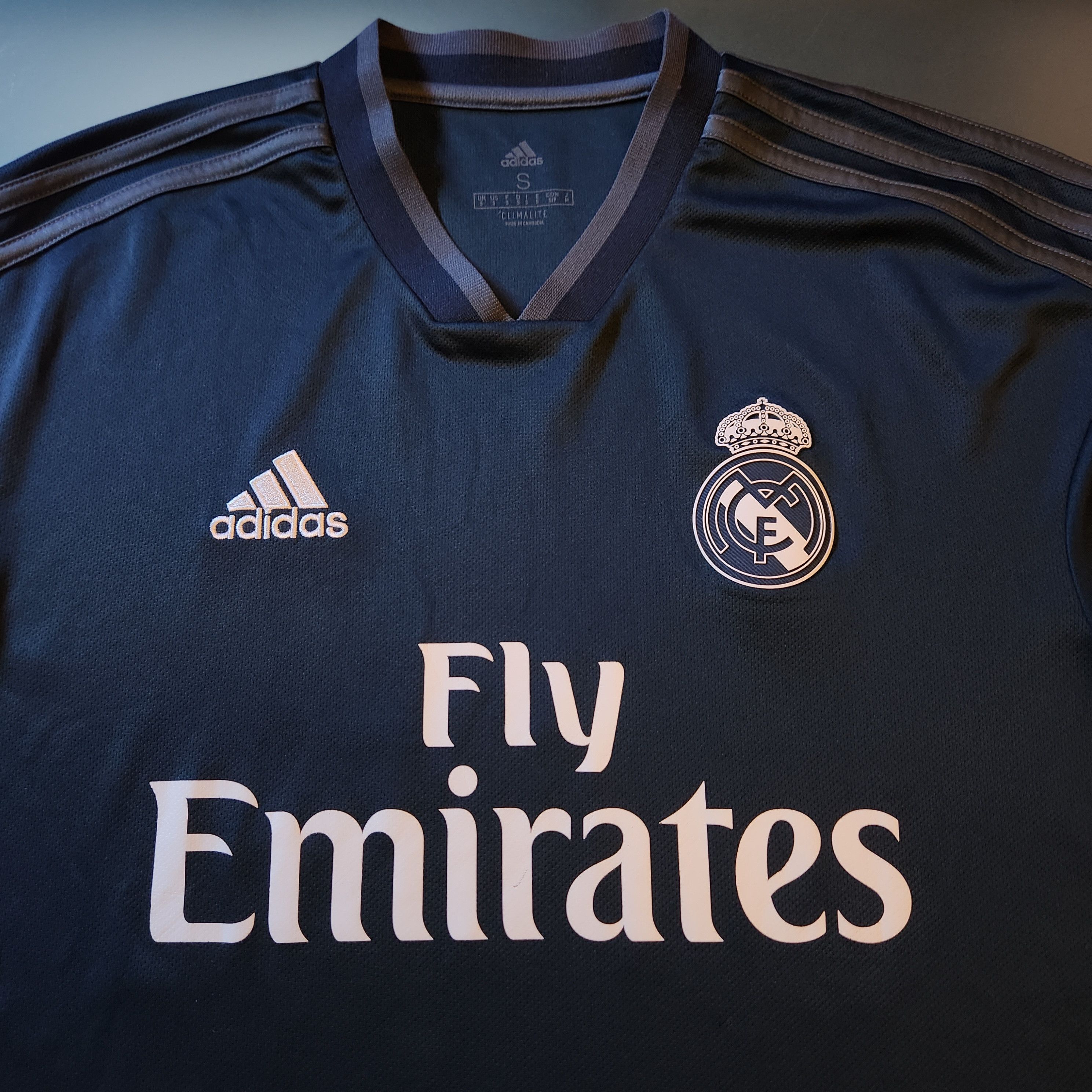 Adidas Authentic Real Madrid VINICIUS Jr 2018-2019 Away Jersey Size US S / EU 44-46 / 1 - 6 Thumbnail