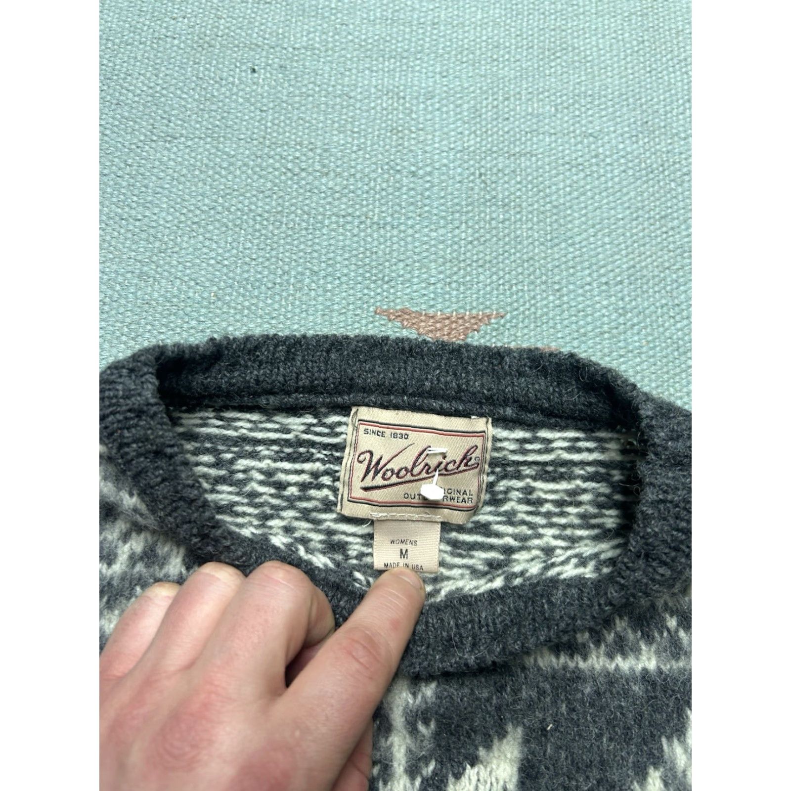 Vintage VINTAGE Woolrich Sweater Wool Knit Fair Isle Pullover Women’s Medium Gray Snowflake Size M / US 6-8 / IT 42-44 - 4 Thumbnail