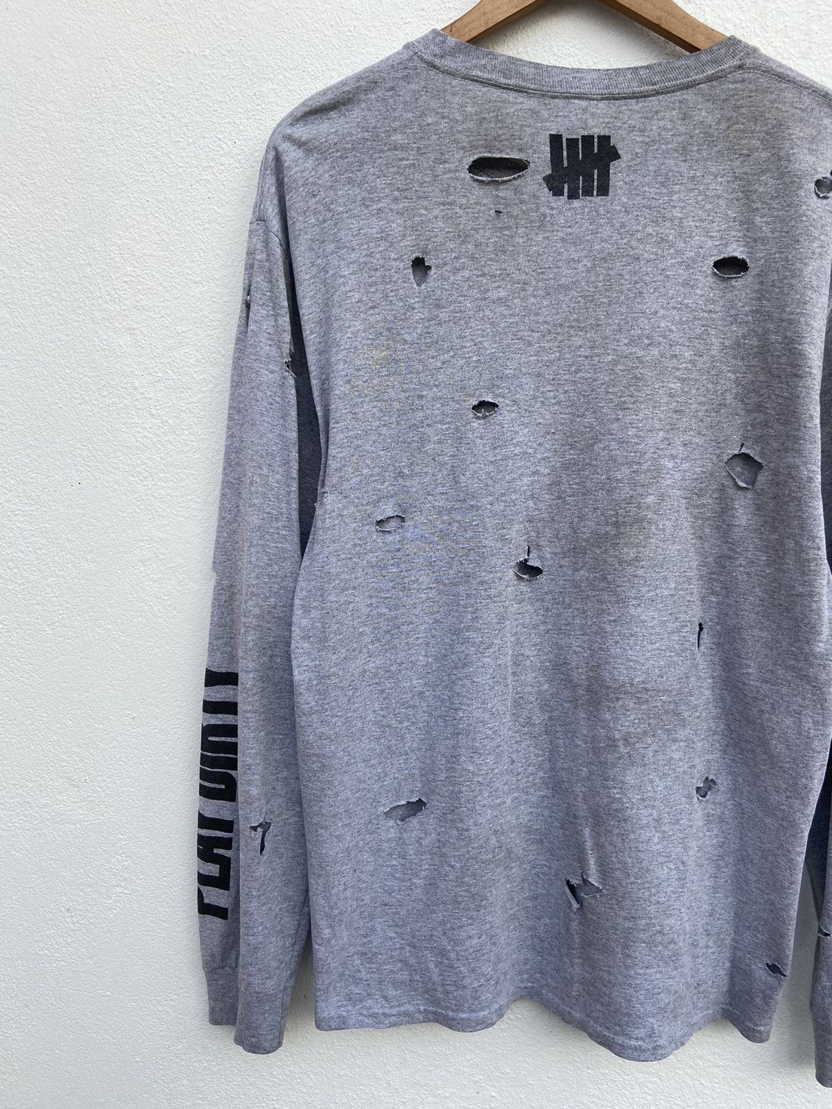 Undefeated Undefeated Play Dirty t shirt distressed long sleeve Size US M / EU 48-50 / 2 - 6 Thumbnail