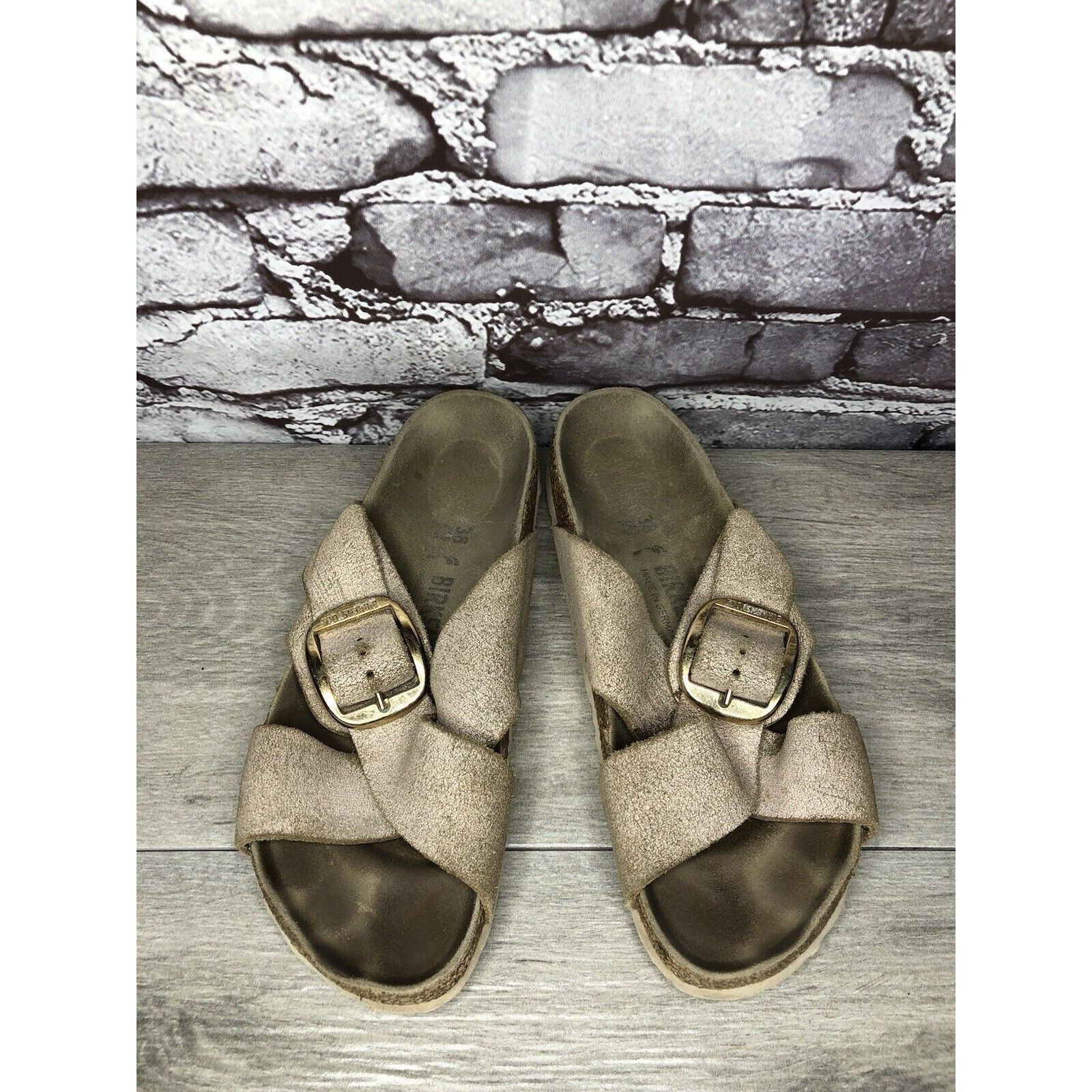 Birkenstock Birkenstock ARIZONA Beige Metallic Leather Strap Slides Sand Size US 7.5 / IT 37.5 - 11 Thumbnail