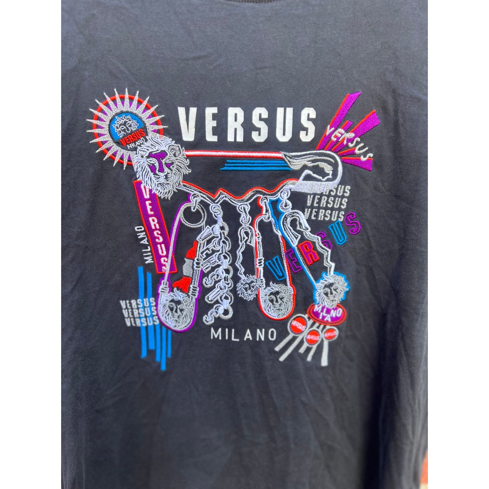 Versace Versus Versace Embroidered Tee Size Large Size US L / EU 52-54 / 3 - 2 Thumbnail