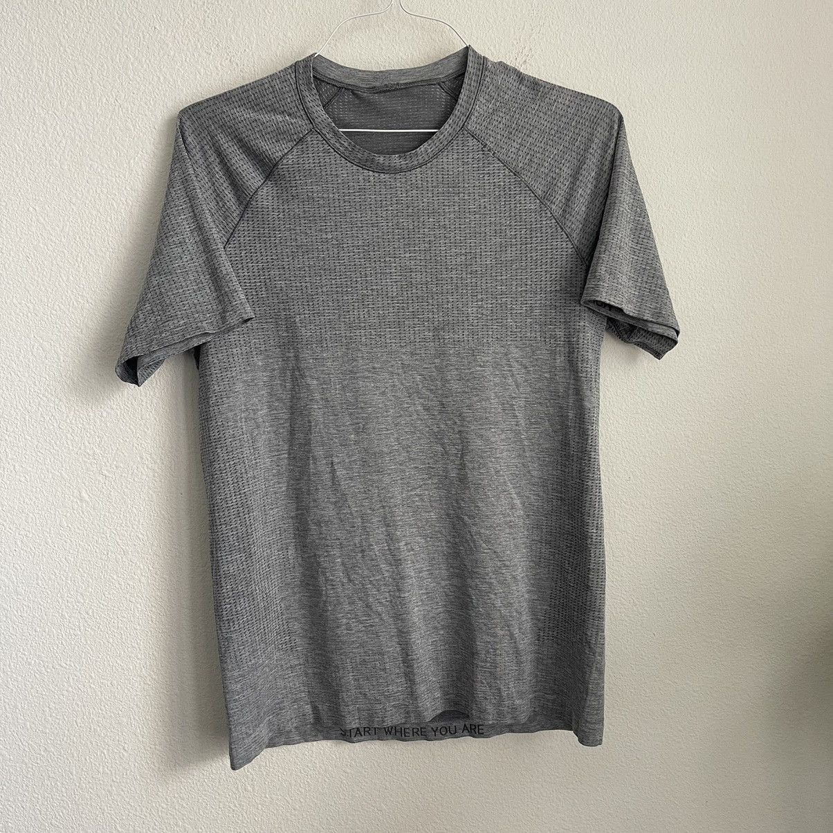 Lululemon Lululemon Breathable Short Sleeve Performance T Shirt Size US M / EU 48-50 / 2 - 2 Thumbnail