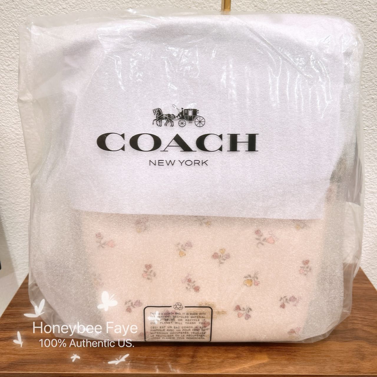 Coach NWT Coach Zip Top Shoulder Bag With Heart Print CW392 Size ONE SIZE - 4 Thumbnail