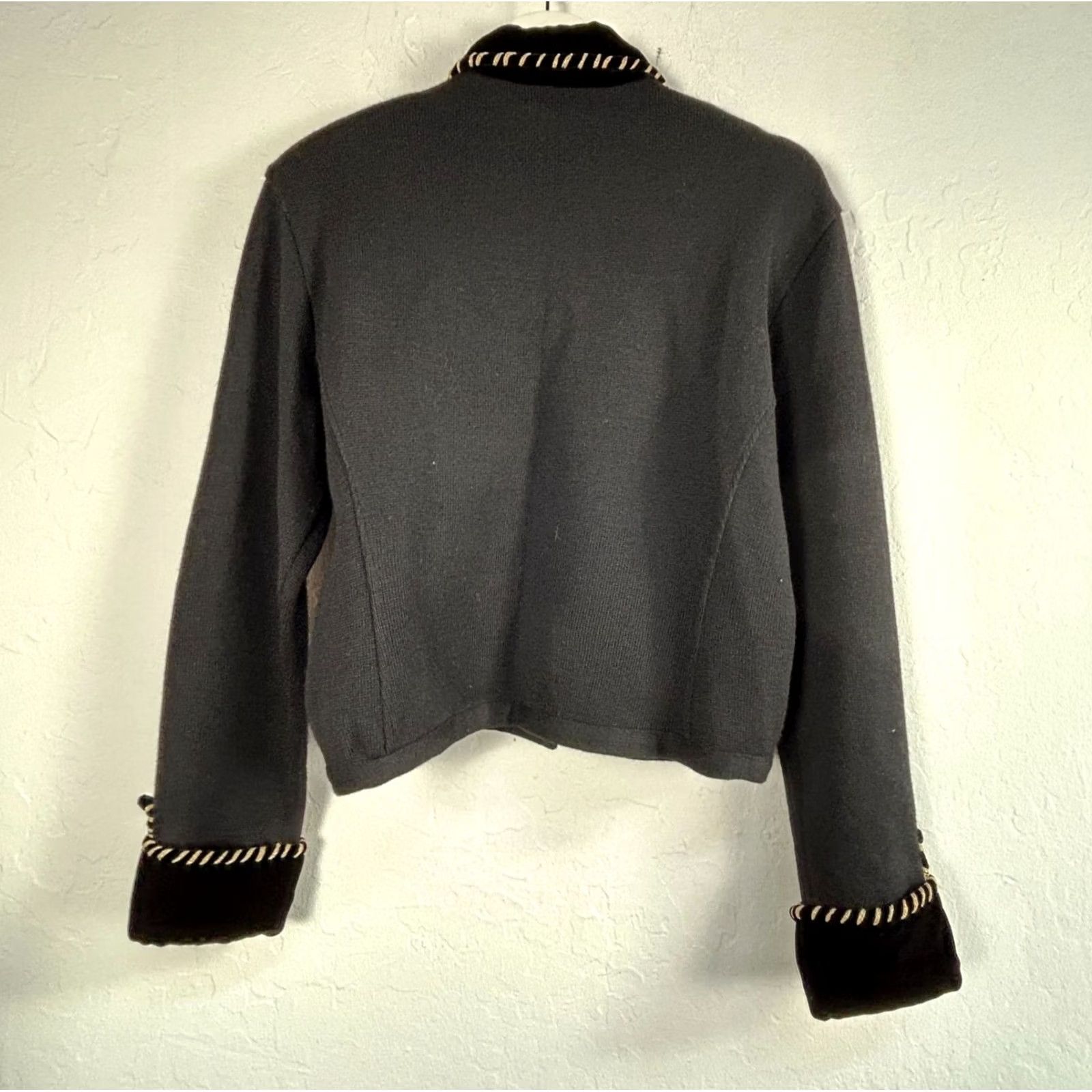 Vintage VINTAGE Classiques Entier Black Gold Embellished Wool Blend Cropped Jacket Small Women’s Jacket Size S / US 4 / IT 40 - 2 Thumbnail