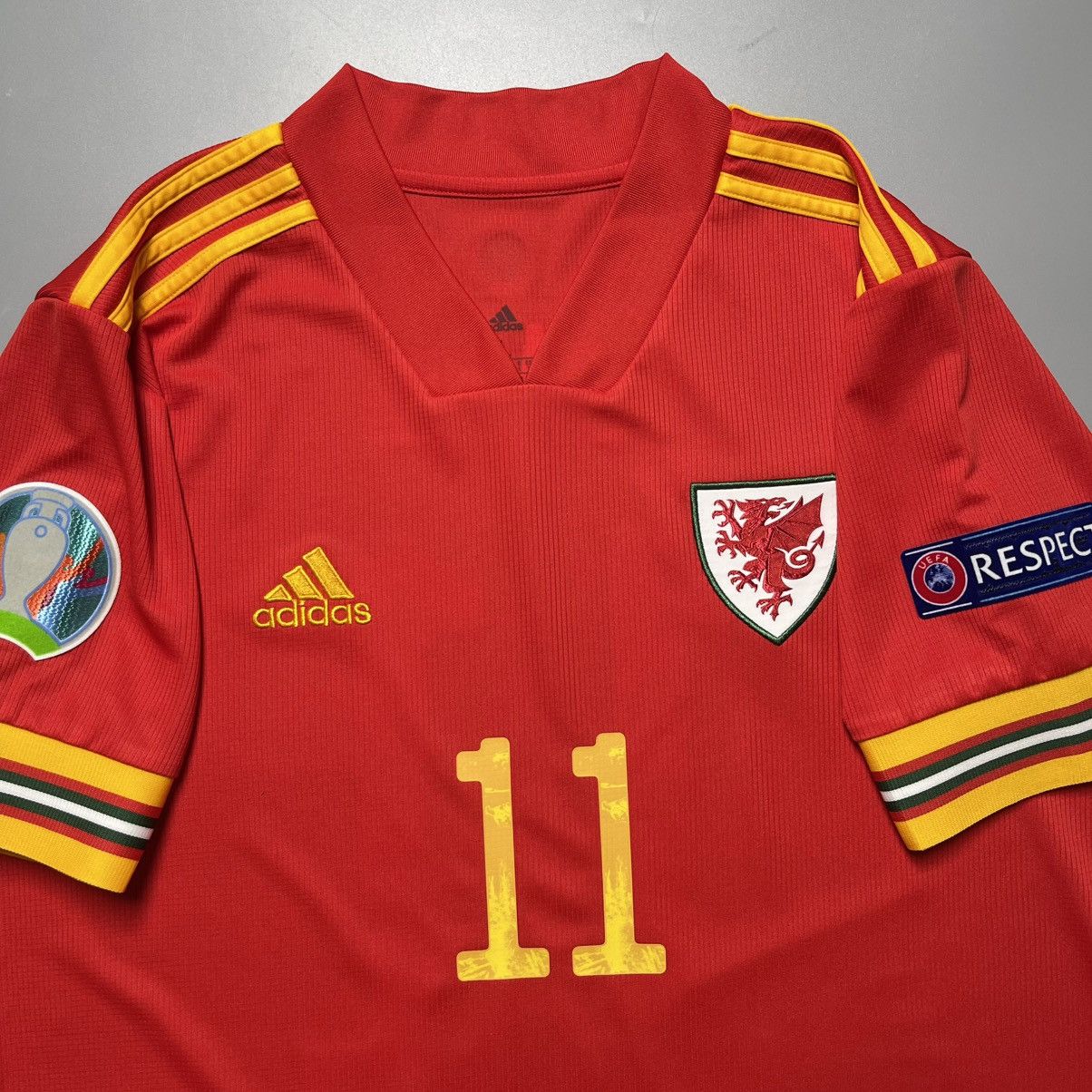 Adidas WALES ADIDAS 2020 EURO FOOTBALL HOME JERSEY #11 BALE Size US L / EU 52-54 / 3 - 4 Thumbnail