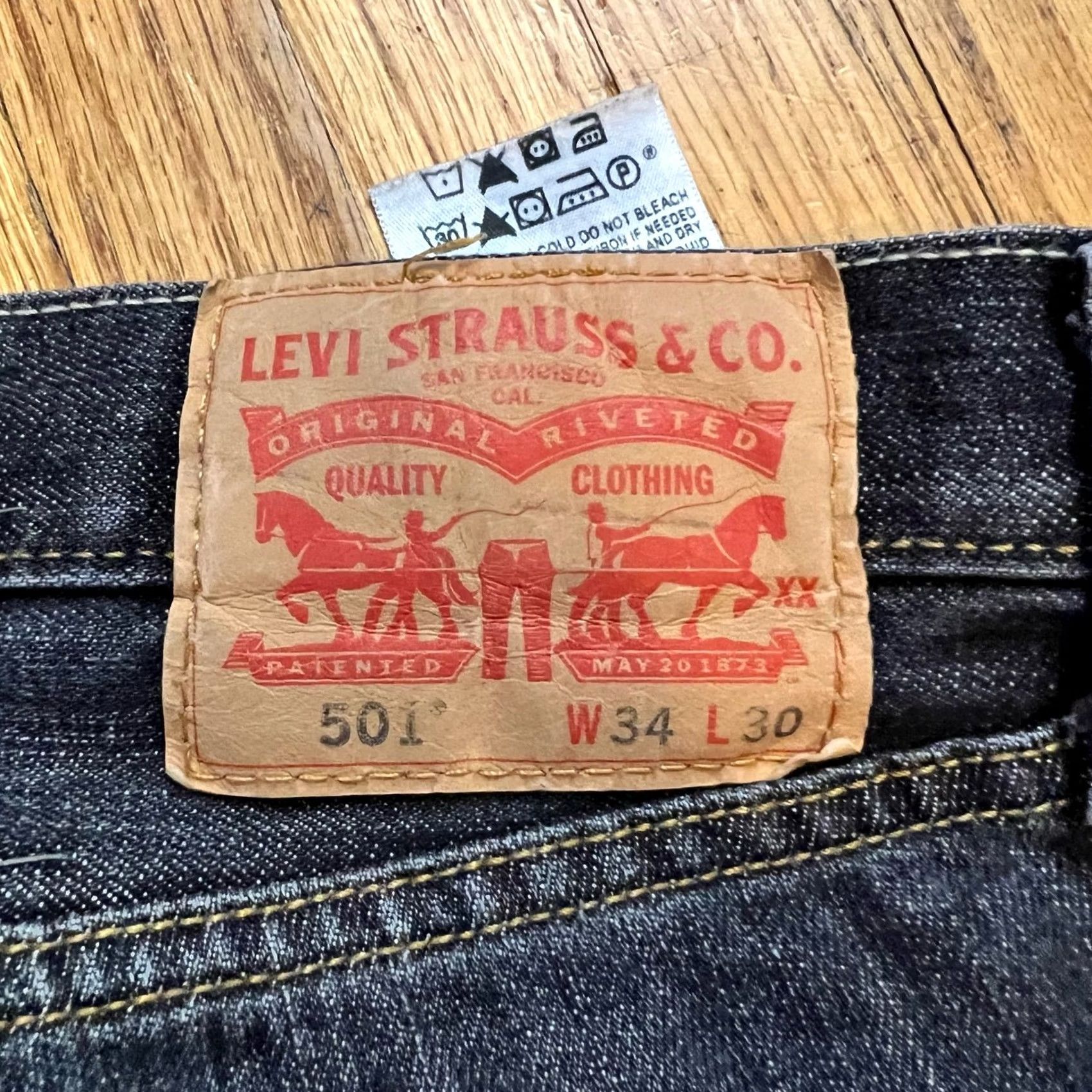 Levi's VINTAGE Levis 501 XX Jeans Men 34 x 30 Fadded Black Original Fit Straight Button Fly Jeans Mens Regular Size 34 Black Distressed Size US 34 / EU 50 - 5 Thumbnail