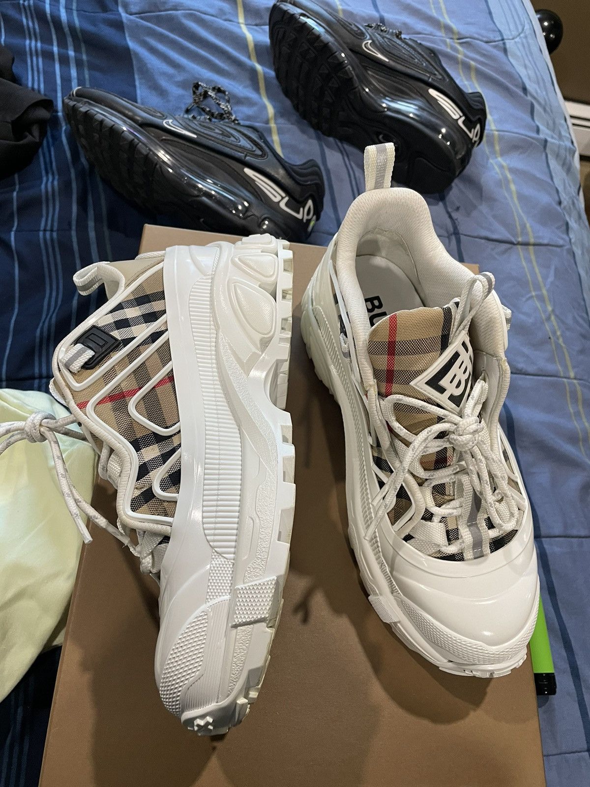 Burberry Burberrys Size US 9.5 / IT 39.5 - 2 Thumbnail