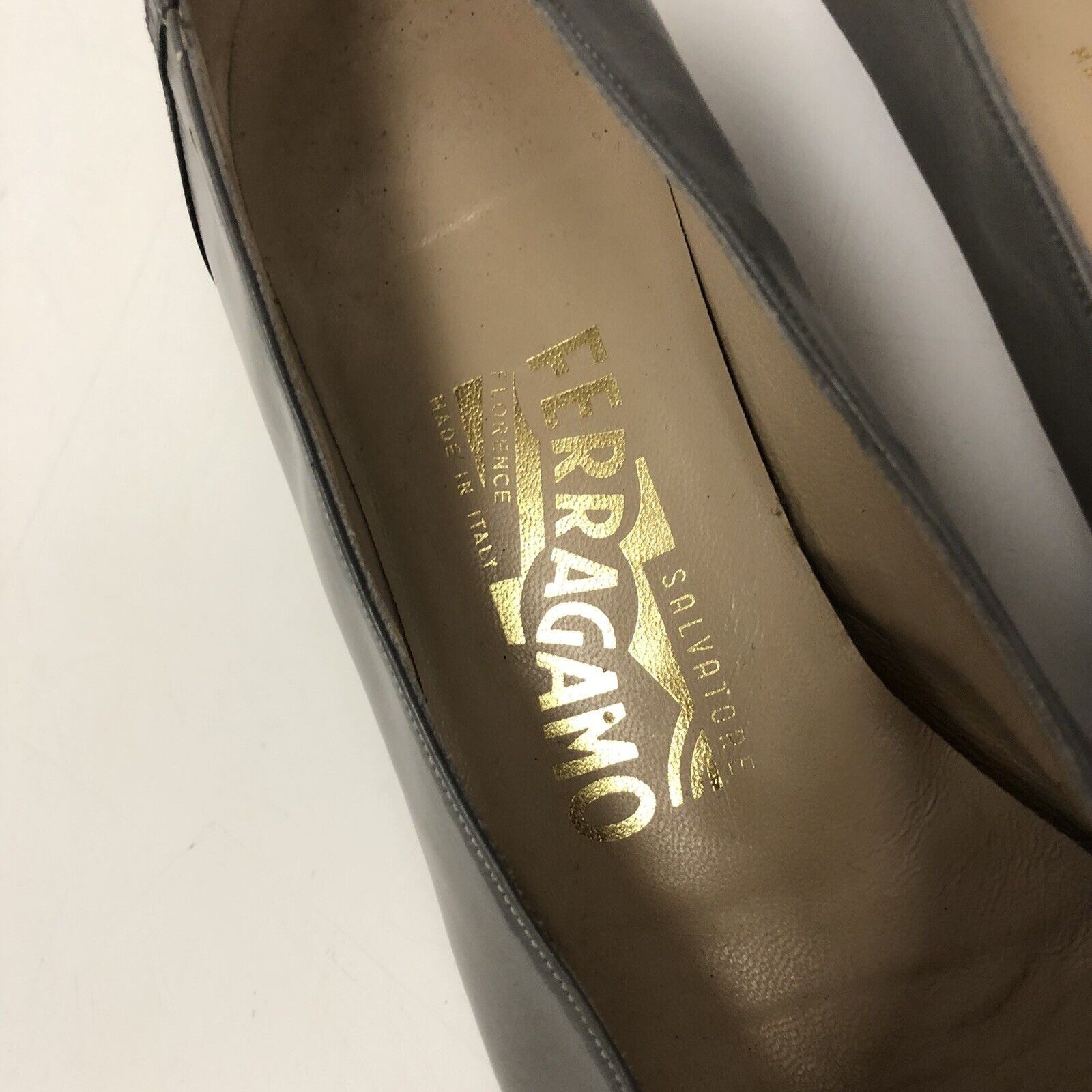 Salvatore Ferragamo Vtg Salvatore Ferragamo Italy Gray Leather CAP TOE Pumps Size US 8 / IT 38 - 6 Thumbnail