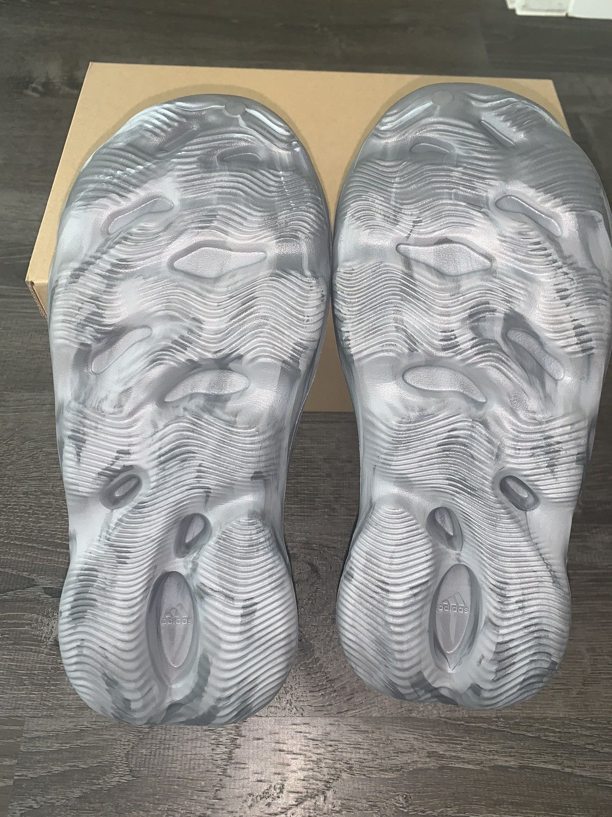 Adidas × Kanye West × Yeezy Yeezy Foamrunner MX Granite Size 10M Size US 10 / EU 43 - 8 Thumbnail