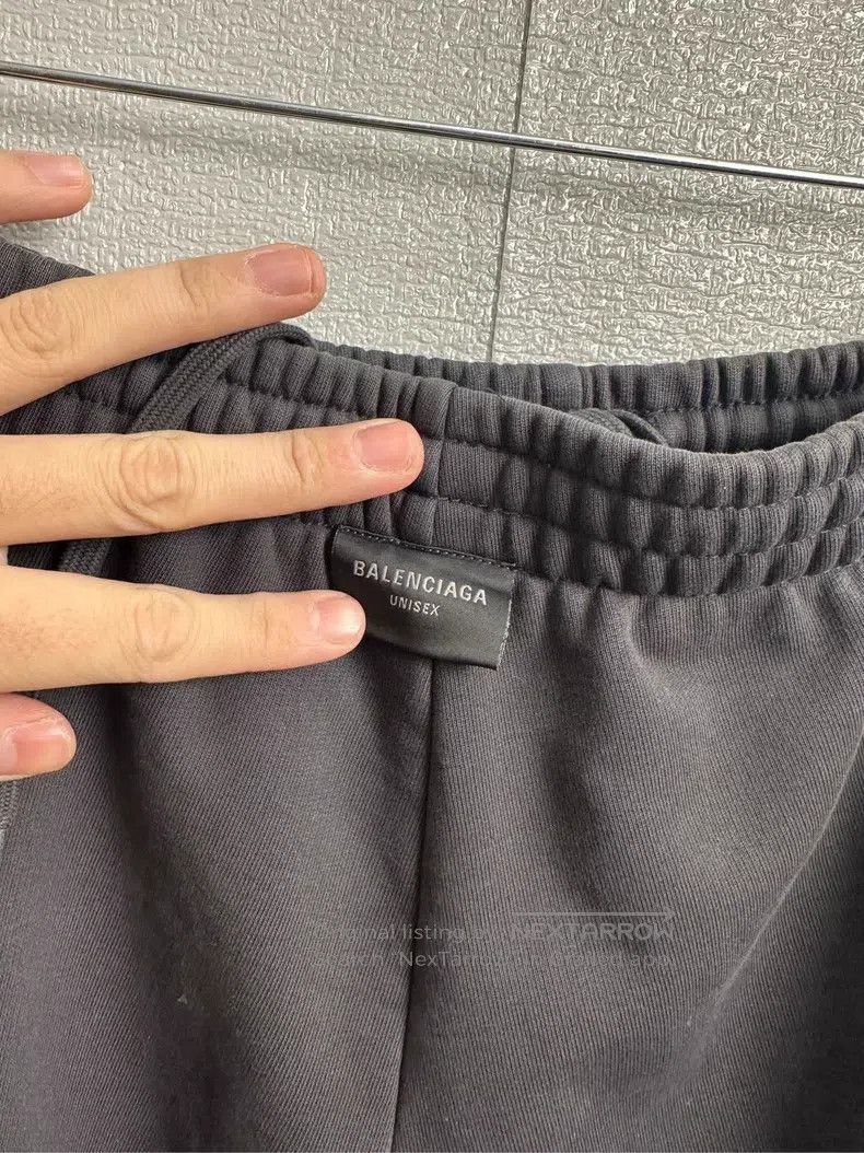 Balenciaga Balenciaga size L Sport loop label wide-leg pants Size US 26 / EU 42 - 8 Thumbnail