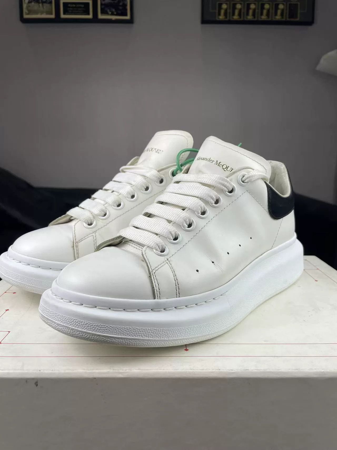 Alexander McQueen Alexander McQueen Black Lowtop Sneakers 40 Men Size US 7.5 / EU 40-41 - 1 Thumbnail