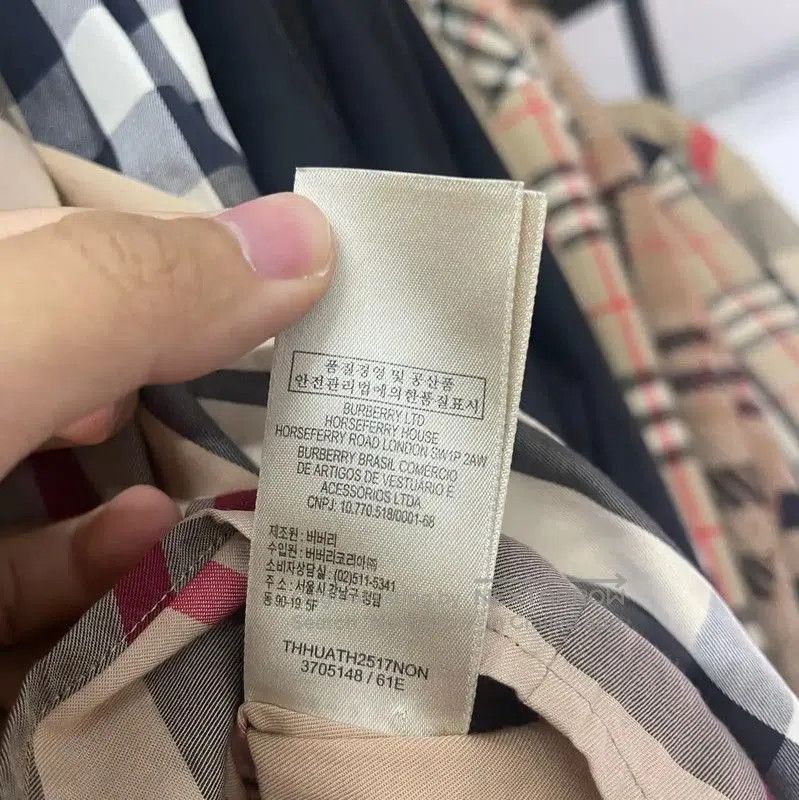 Burberry Burberry Men's Cream T-Shirt in XL Size. Size US XL / EU 56 / 4 - 6 Thumbnail