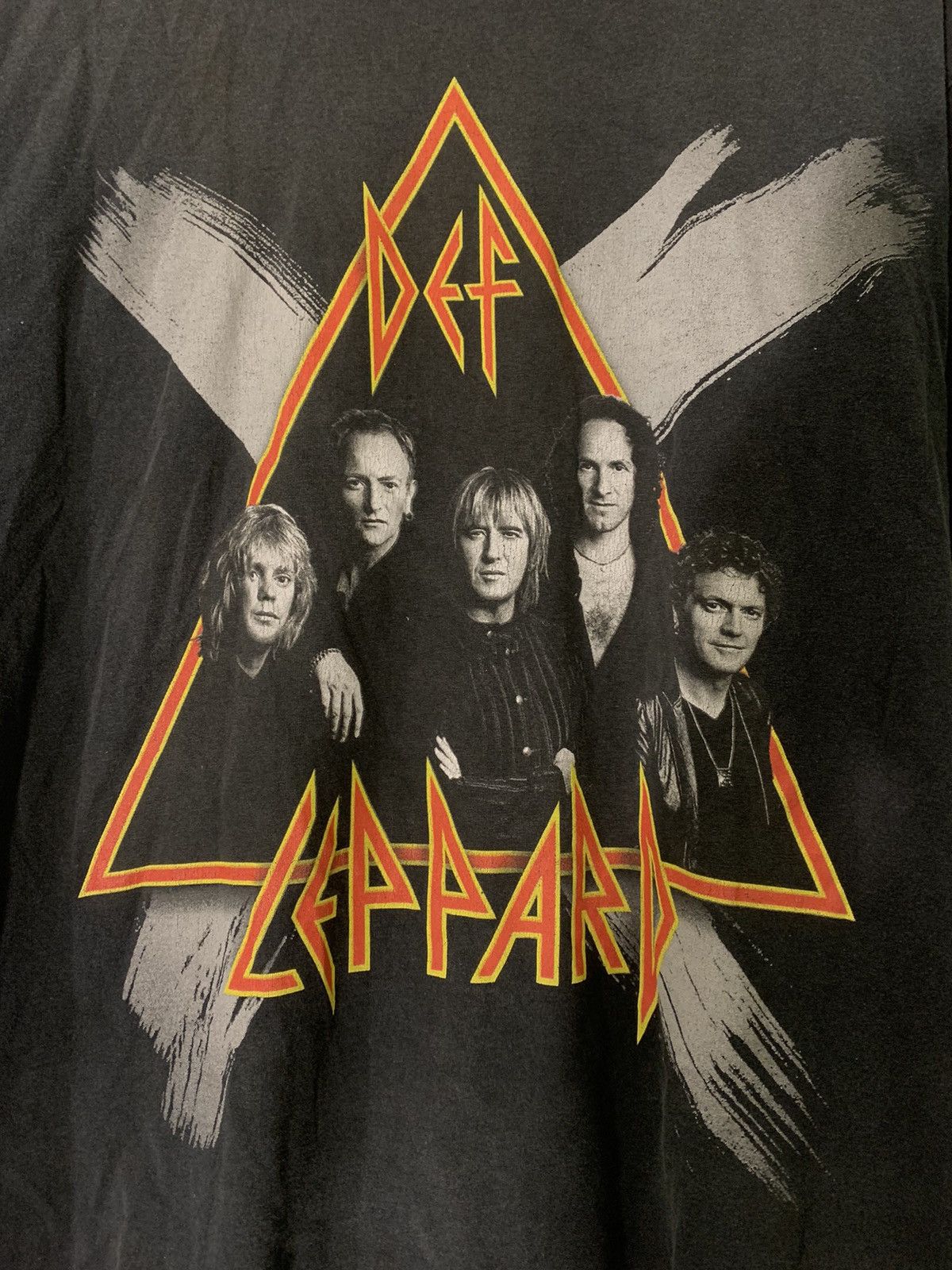 Band Tees × Def Leppard × Vintage 2002 Vintage Def Leppard Rock Tour Fade Tee Size US L / EU 52-54 / 3 - 2 Thumbnail
