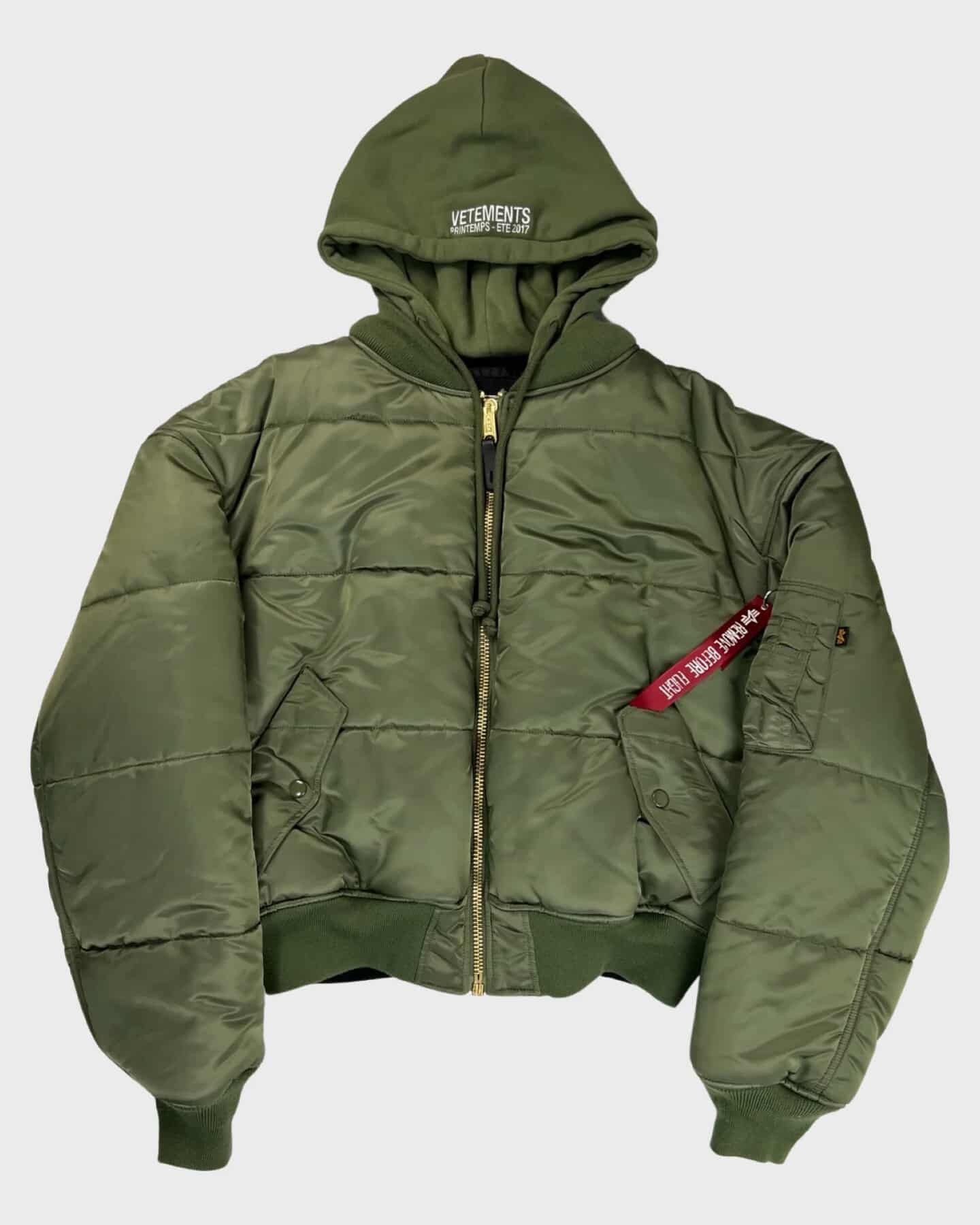 Alpha Industries × Vetements Vetements SS17 USA Flag Bomber Jacket Size US S / EU 44-46 / 1 - 1 Thumbnail