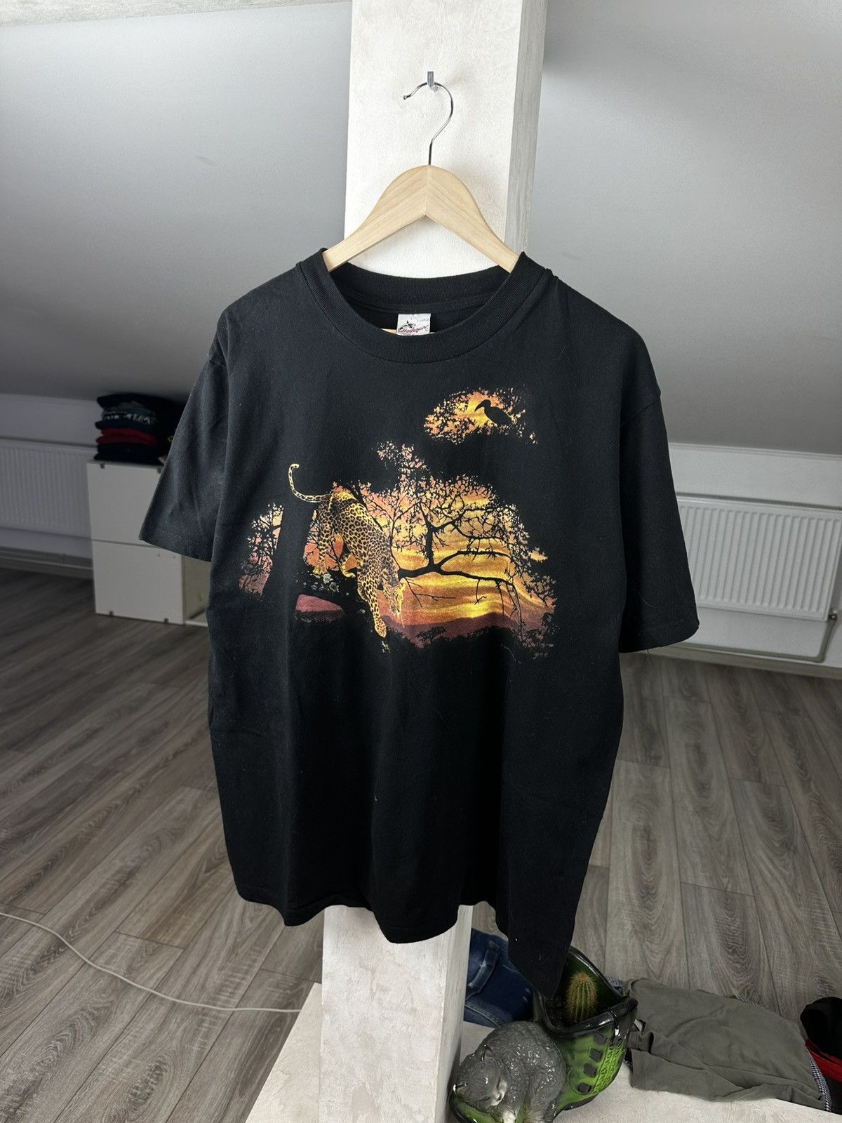 Vintage Vintage Y2K 90s Leopard Boxy Graphic Tee Single Stch Size US XL / EU 56 / 4 - 1 Thumbnail