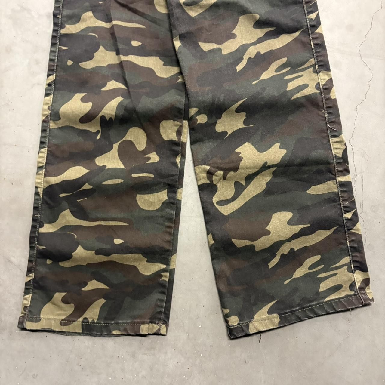 Other Vintage Y2K/2000s Baggy Camo Skater Style VIP JEANS Streetwear Style Camo Cargo Pants! Size US 28 / EU 44 - 3 Thumbnail