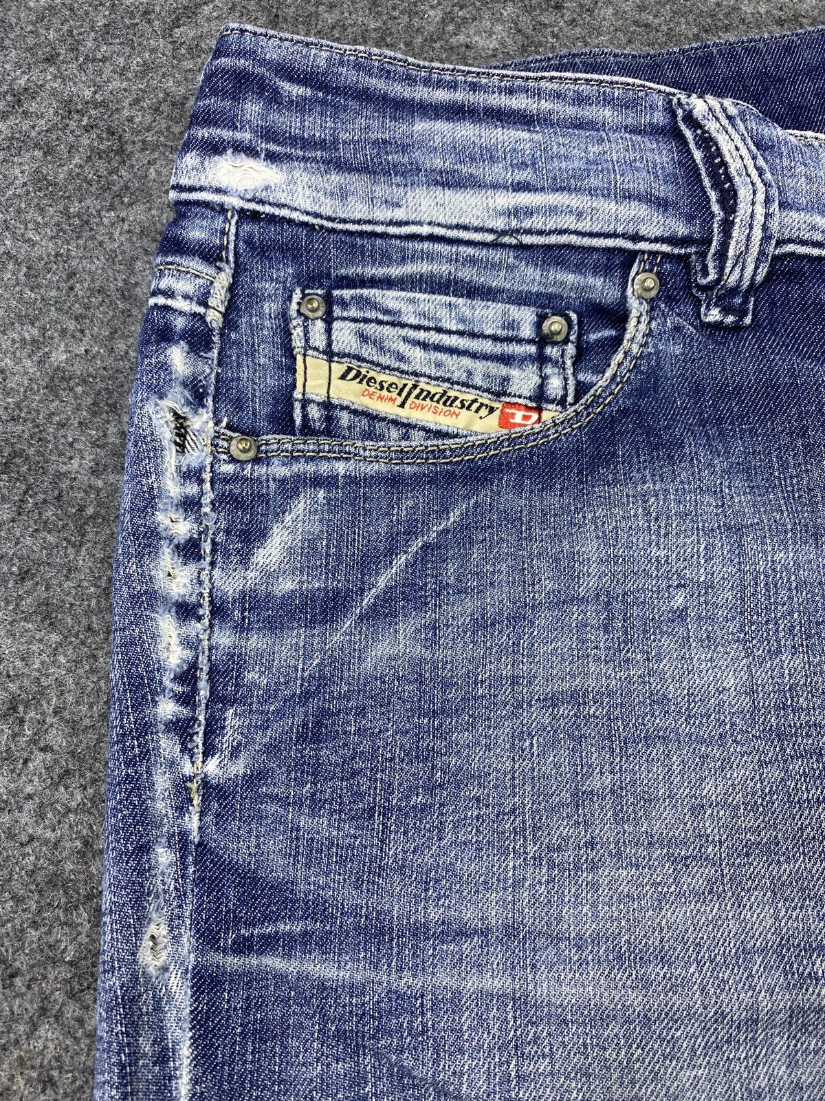Diesel × Jean × Vintage Diesel Distressed Blue Wash Jeans - J1034 Size 28" / US 6 / IT 42 - 7 Thumbnail