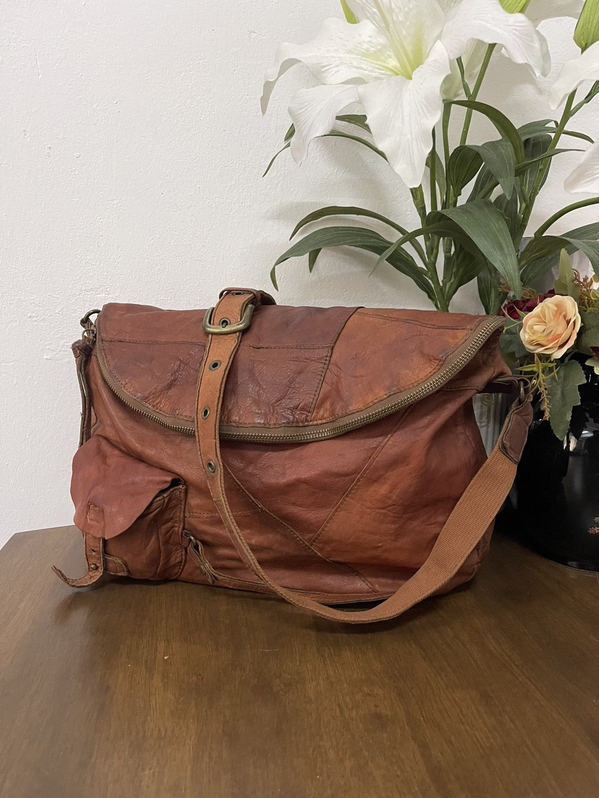 And A × Genuine Leather × Japanese Brand Leather Messenger Crossbody bag Size ONE SIZE - 1 Thumbnail