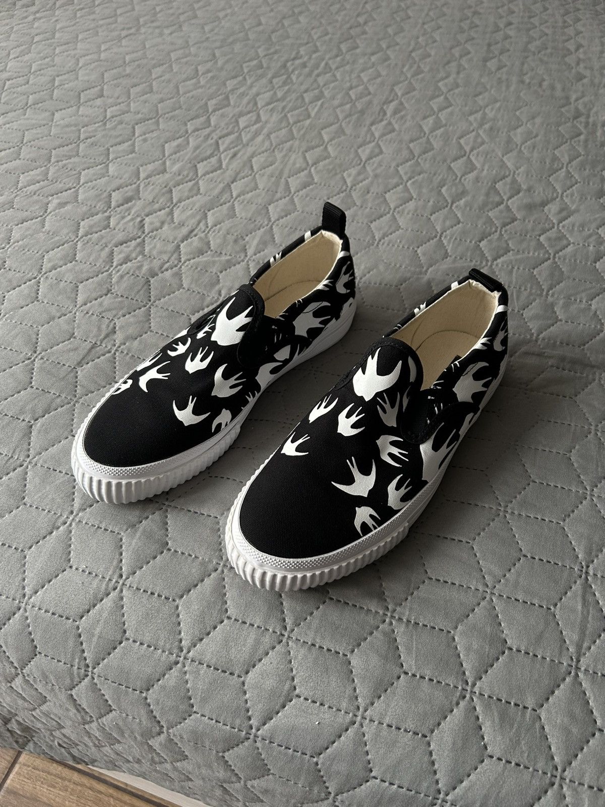 Alexander McQueen Alexander McQueen Black Canvas Slip On Trainers Unisex Size US 8.5 / IT 38.5 - 1 Thumbnail