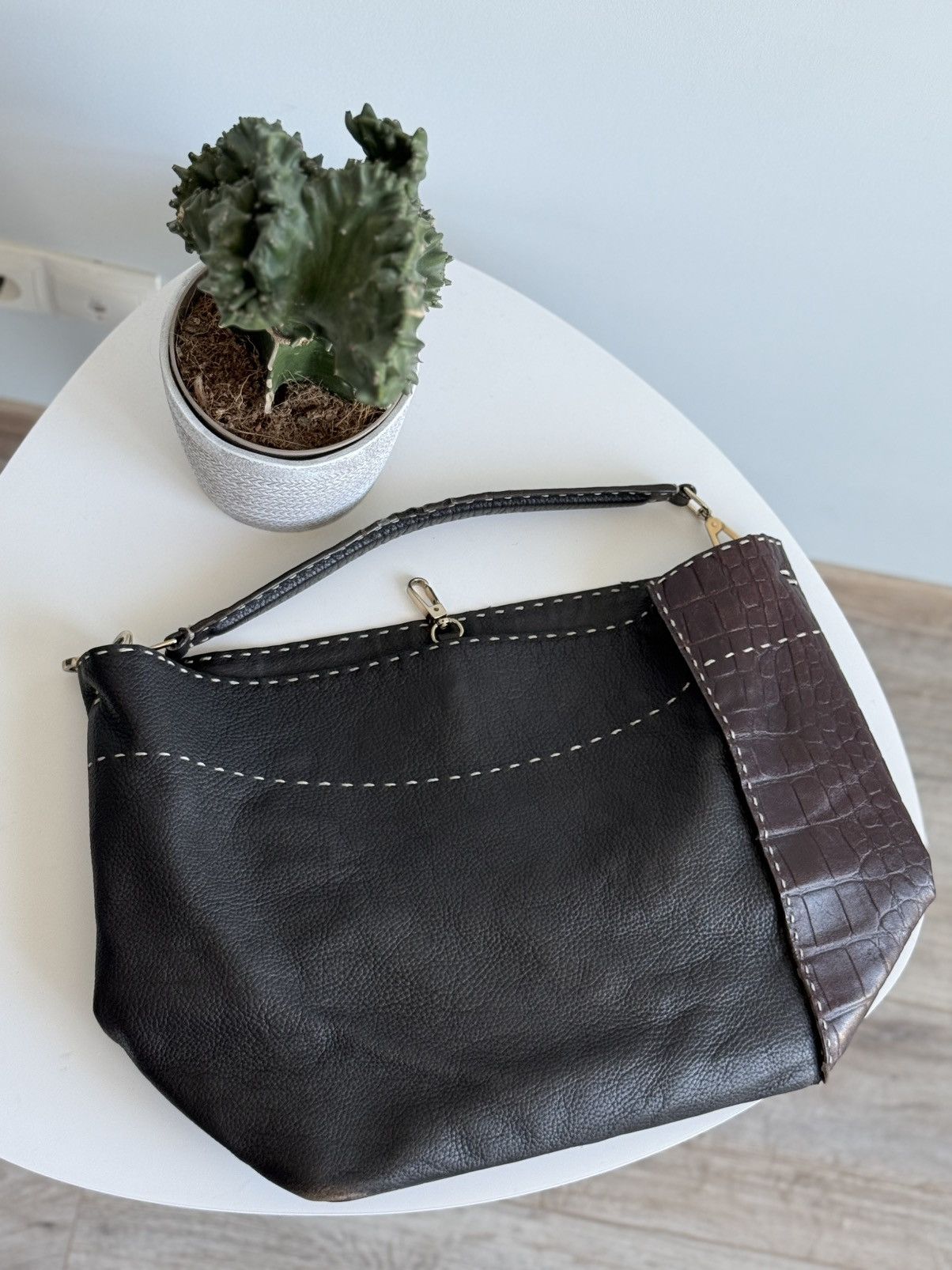 Fendi Fendi Roma Croc Style Leather Hobo Bag Deep Burgundy Black Size ONE SIZE - 11 Thumbnail