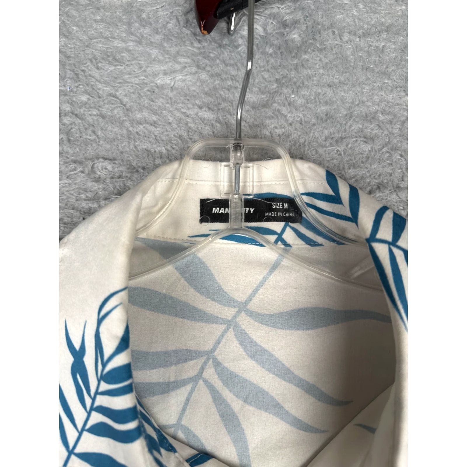 Vintage VINTAGE Manfinity Shirt Men Medium White Blue Palm Leaf Polyester Blend Hawaiian READ Size US M / EU 48-50 / 2 - 6 Thumbnail