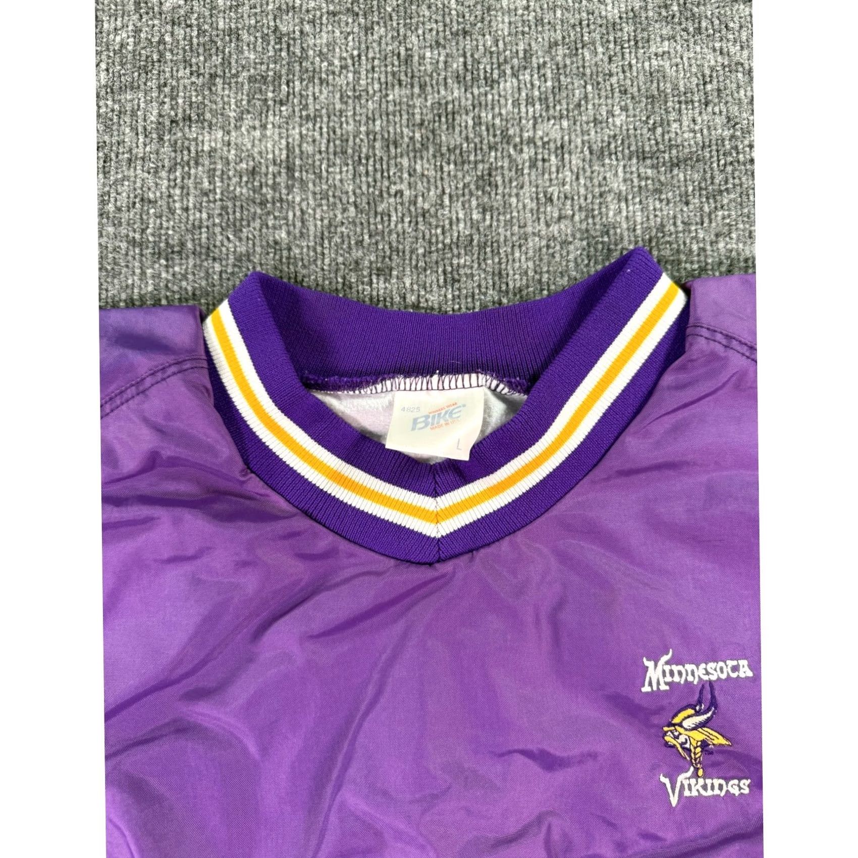 NFL Vintage Bike Windbreaker Mens Large Purple V-Neck Pullover NFL 80s Size US L / EU 52-54 / 3 - 2 Thumbnail
