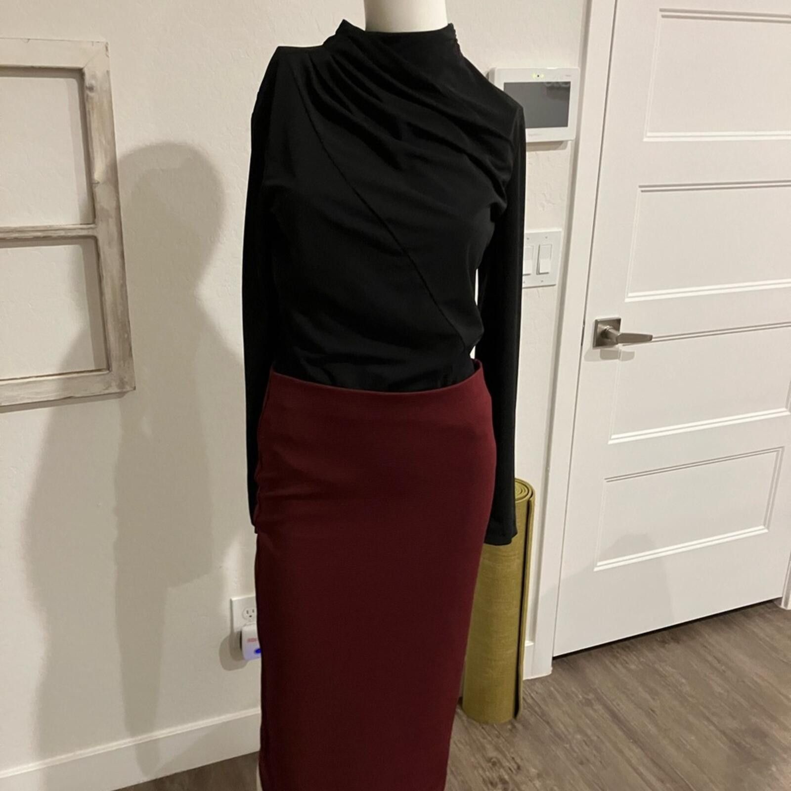 Other PRE LOVE Metaphor Elegant Black and Burgundy Pencil Skirt Size 27" / US 4 / IT 40 - 1 Thumbnail