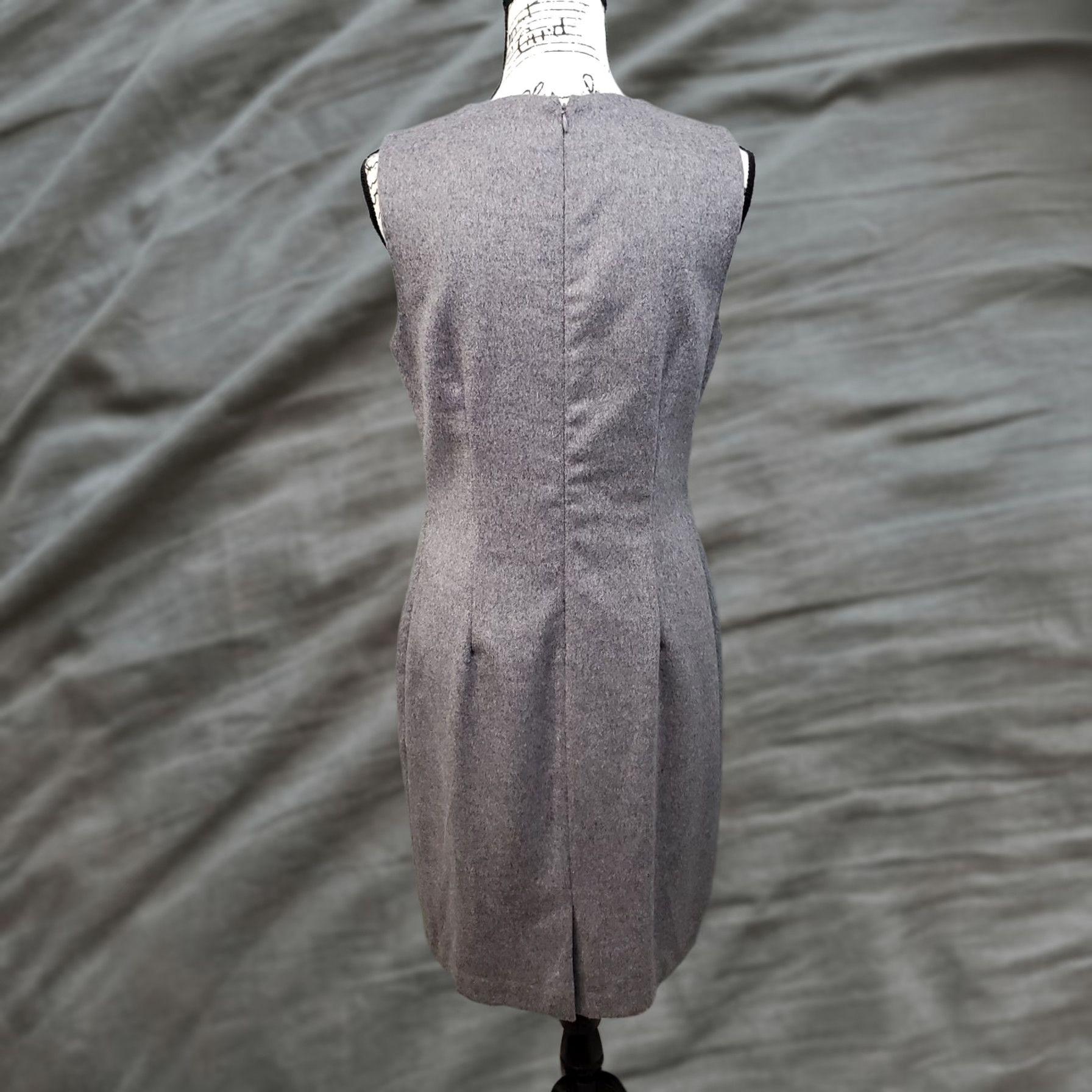 J.McLaughlin J. McLaughlin Women's Size 8 Gray Wool Sheath Dress, Sleeveless, Lined, Back Zip, Knee Length Size M / US 6-8 / IT 42-44 - 1 Thumbnail
