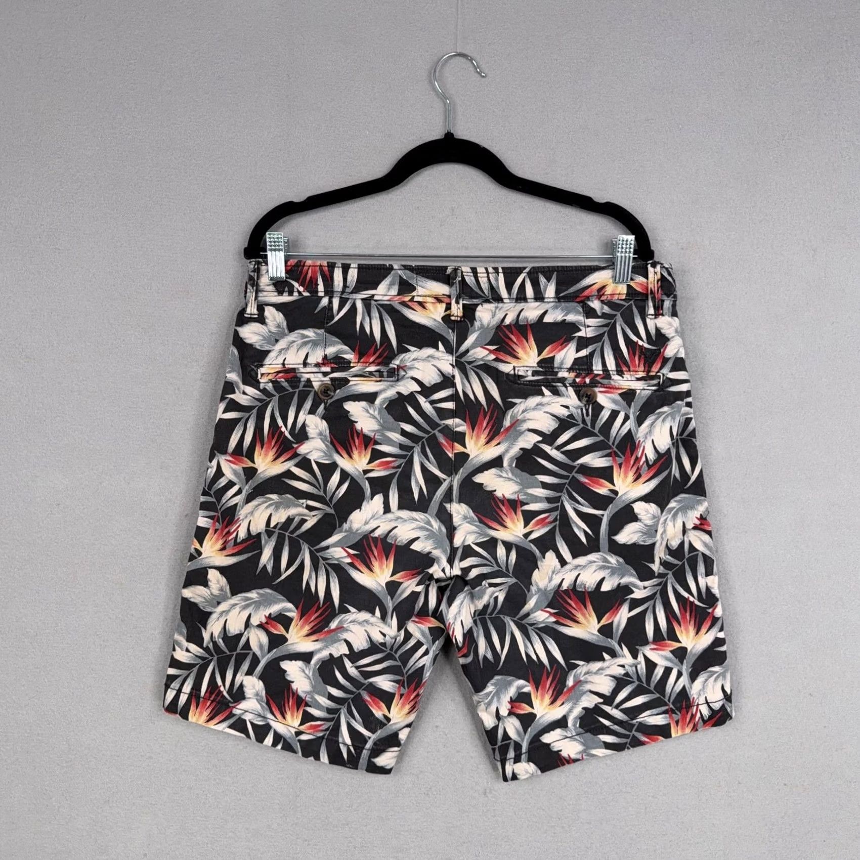 American Eagle Outfitters American Eagle Shorts Mens 33 Black Tropical Floral Active Flex Classic Chino Mens Beachwear, Casual, 9in Inseam, Cotton Spandex, Flat Front Size US 33 - 7 Thumbnail