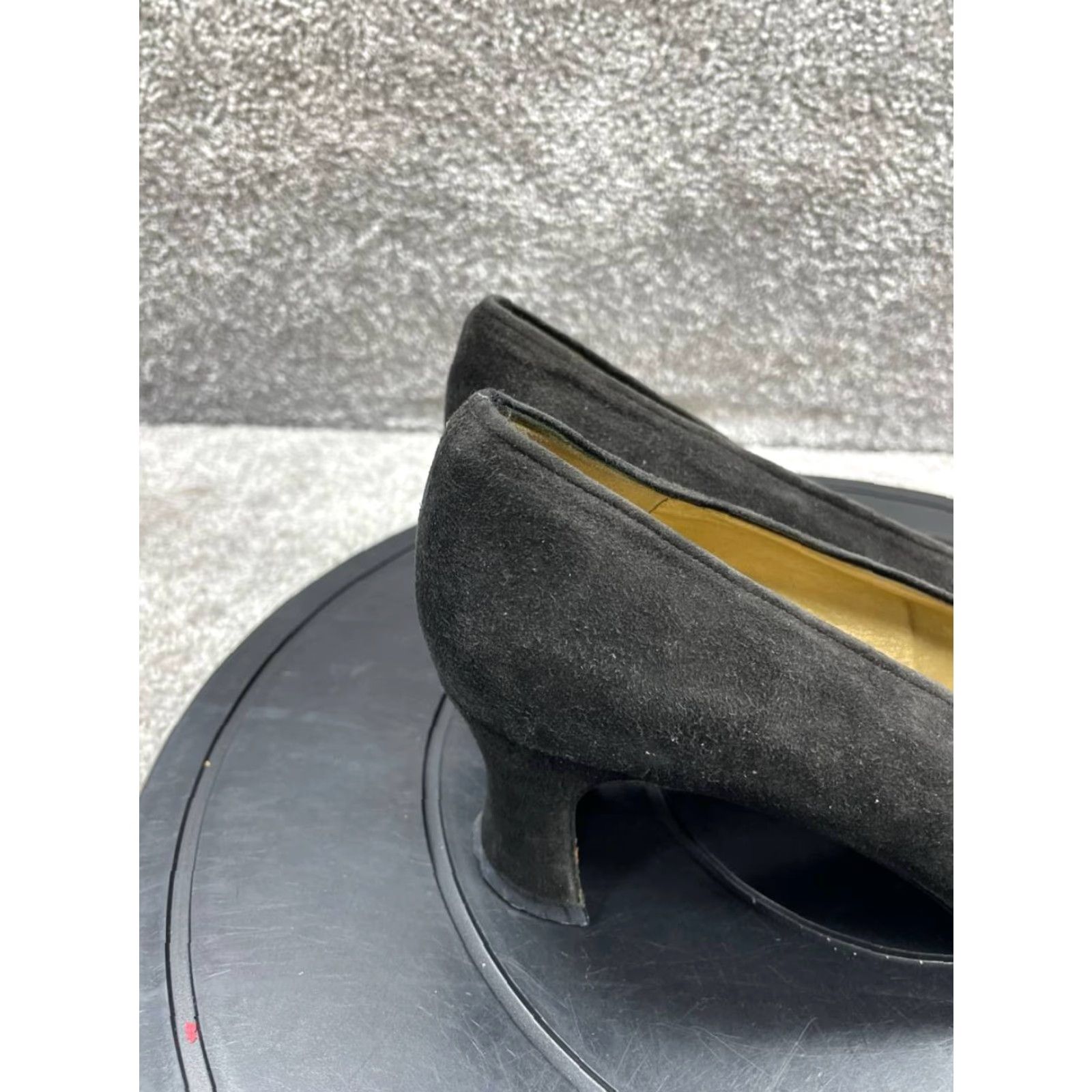 Yves Saint Laurent VINTAGE Yves Saint Laurent Pumps Womens 9 M Black Round Toe Block Slip On Leather Suede Pump Womens Shoes Size US 9 / IT 39 - 3 Thumbnail
