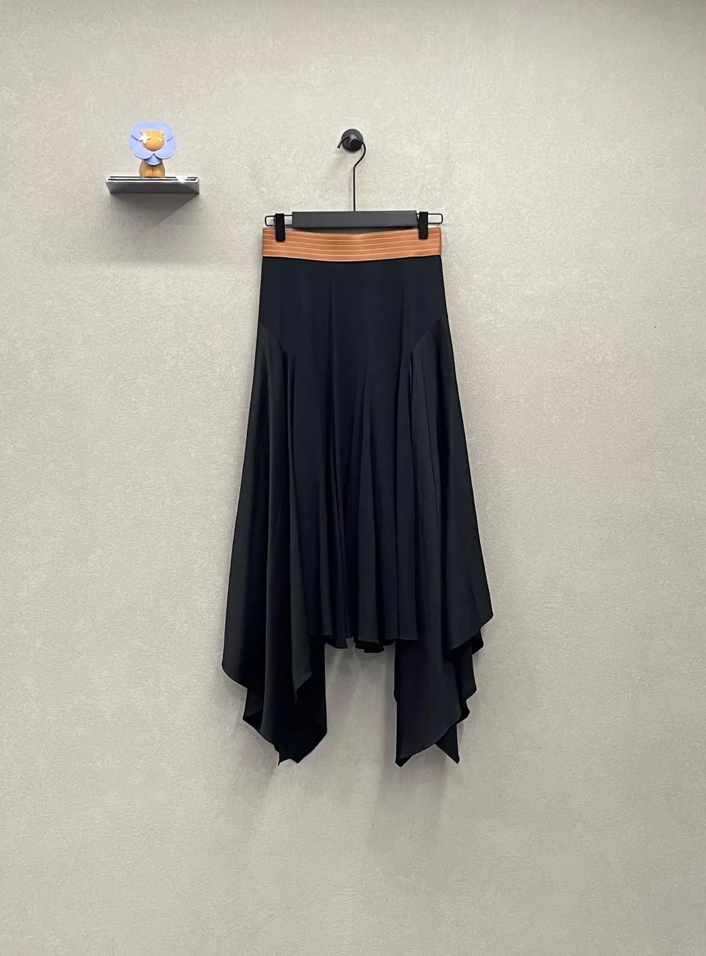 Loewe LOEWE reverse satin irregular mid-waist pleated dress 36 Size XS / US 0-2 / IT 36-38 - 3 Thumbnail