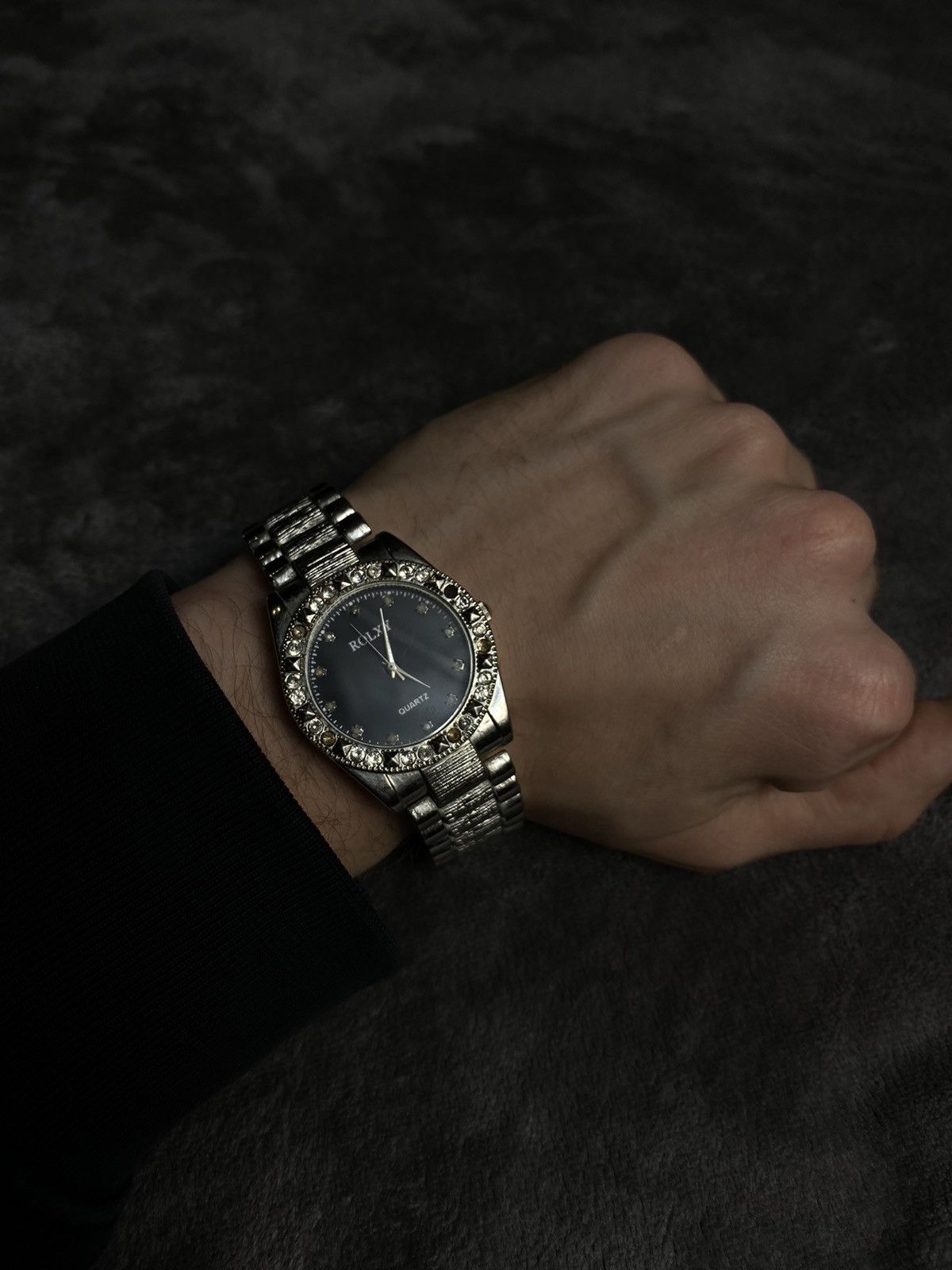 Jewelry × Vintage Futuristic Vintage Quartz Watch | 100% Working Size ONE SIZE - 1 Thumbnail