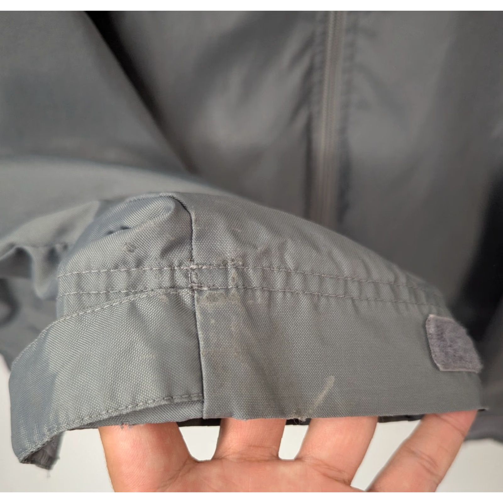 Nike VINTAGE Nike Gray Retro Windbreaker Full Zip Jacket M Adults 90s Nike Windbreaker Gray Full Zip Mens Jacket Size US M / EU 48-50 / 2 - 5 Thumbnail