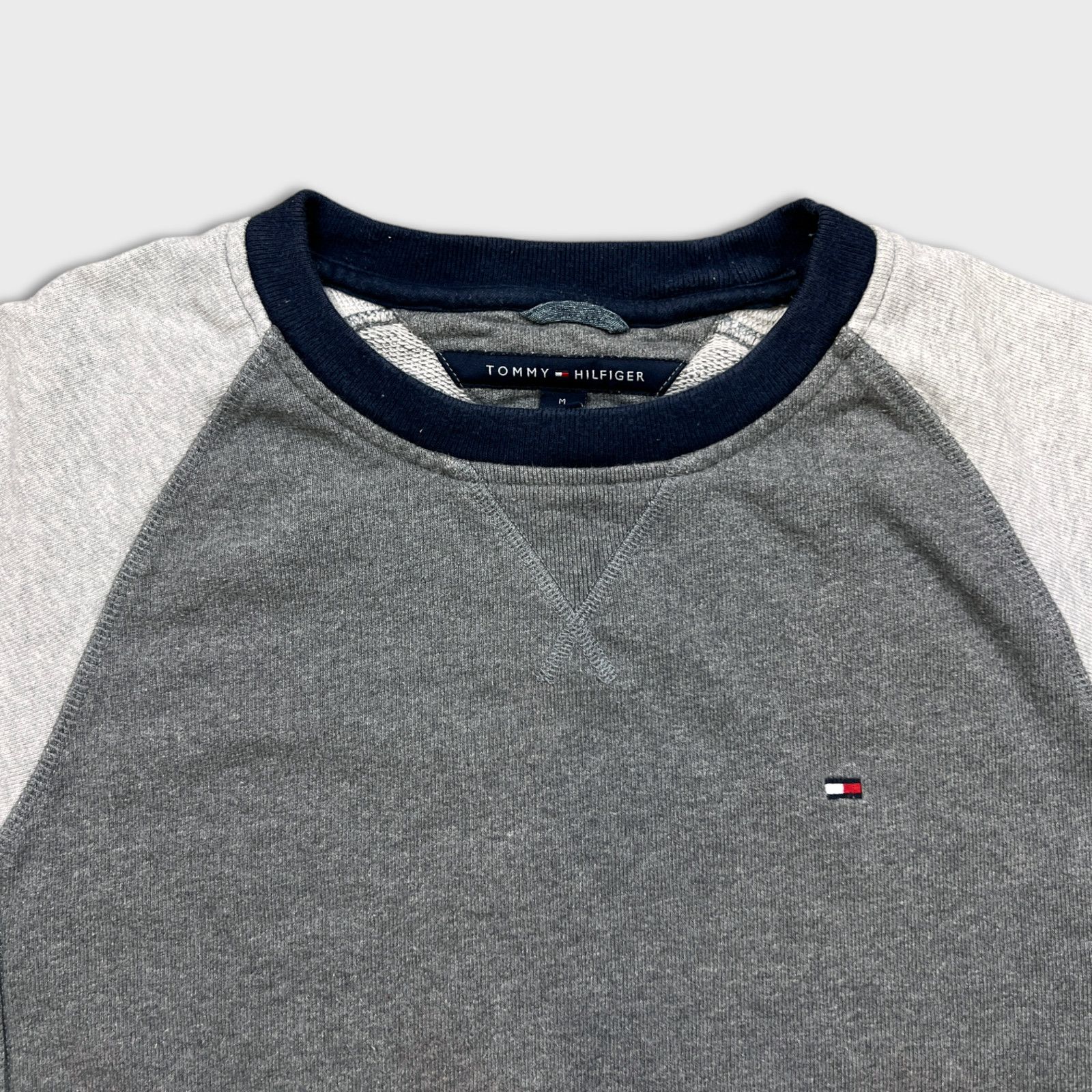 Tommy Hilfiger × Vintage Tommy Hilfiger Sweatshirt Medium Tommy Flag Pullover Crew Size US M / EU 48-50 / 2 - 2 Thumbnail