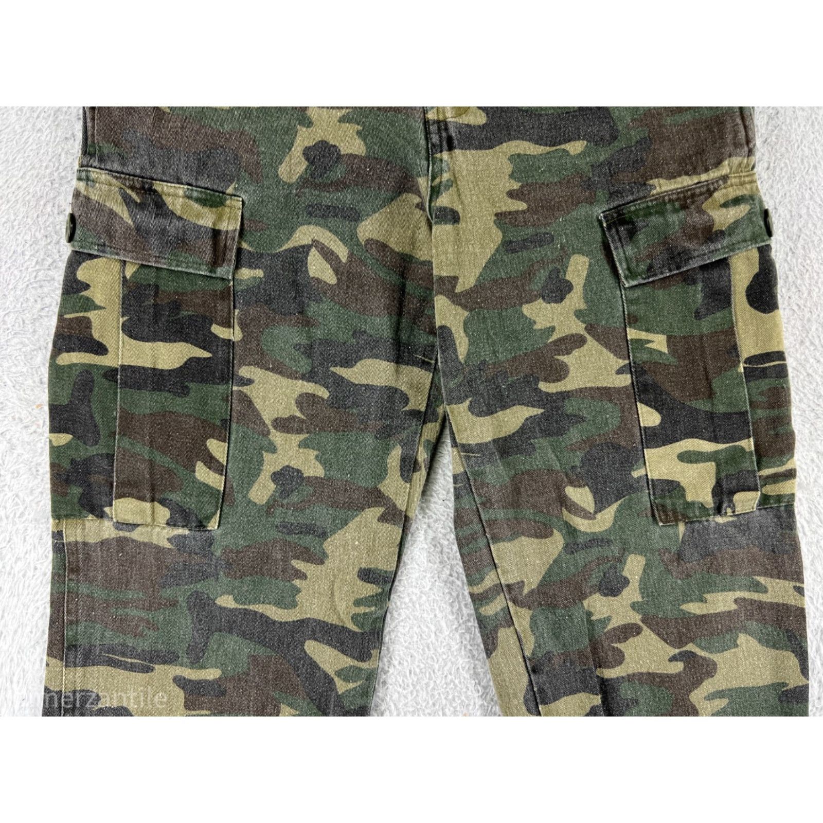 Fashion Nova Fashion Nova Jeans Womens Small Green Camouflage Denim 5-Pocket Stretch Regular Inseam 27 in Cotton Blend Ramie Blend Cotton Denim Size 28" / US 6 / IT 42 - 6 Thumbnail