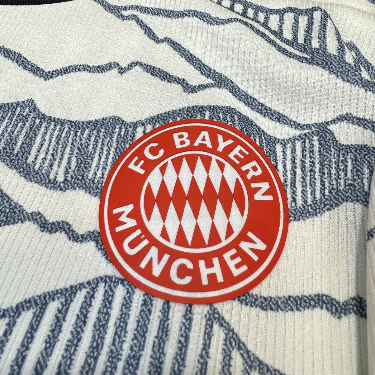 Sports Specialties Bayern Munich 21/22 C/L third away shirt #25 Muller Size US XL / EU 56 / 4 - 5 Thumbnail