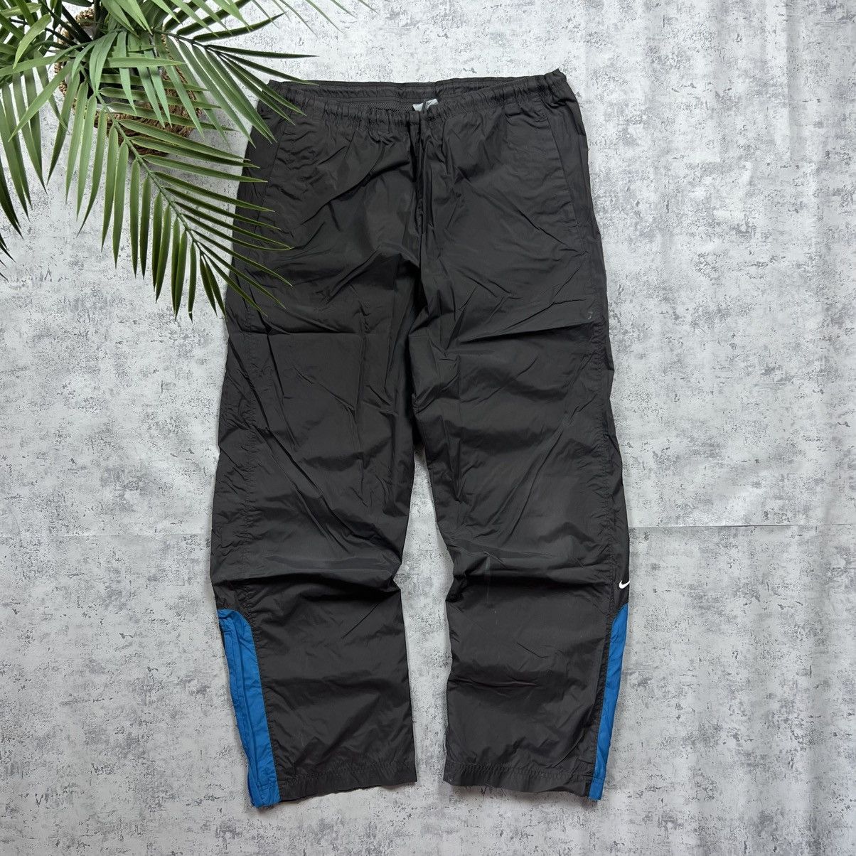 Nike 90s NIKE SWOOSH VINTAGE GORPCORE BAGGY PARACHUTE RETRO PANTS Size US 32 / EU 48 - 2 Thumbnail