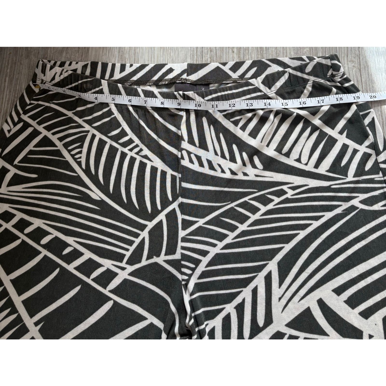 Chicos Traveler's by CHICO'S | Botanical High Rise Wide Pants | 3 Size 23" - 6 Thumbnail