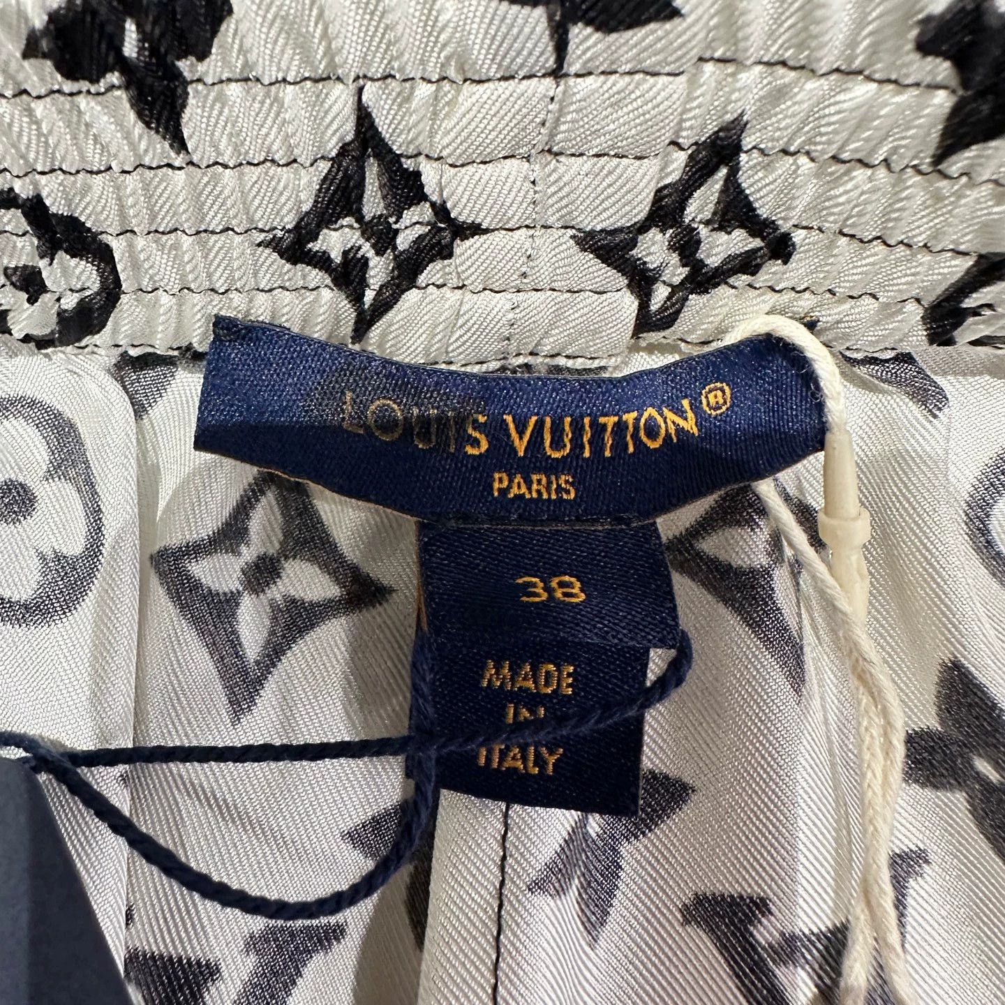 Louis Vuitton LV may595 all over logo silk shorts 38 Size 27" / US 4 / IT 40 - 3 Thumbnail