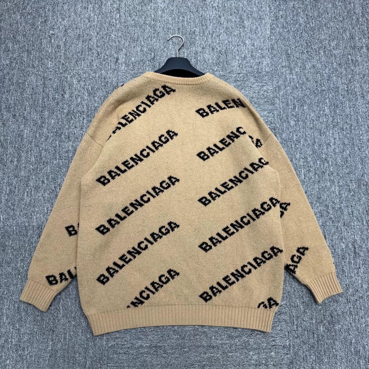 Balenciaga Balenciaga Logo Knit Sweater in Beige. Size US M / EU 48-50 / 2 - 2 Thumbnail