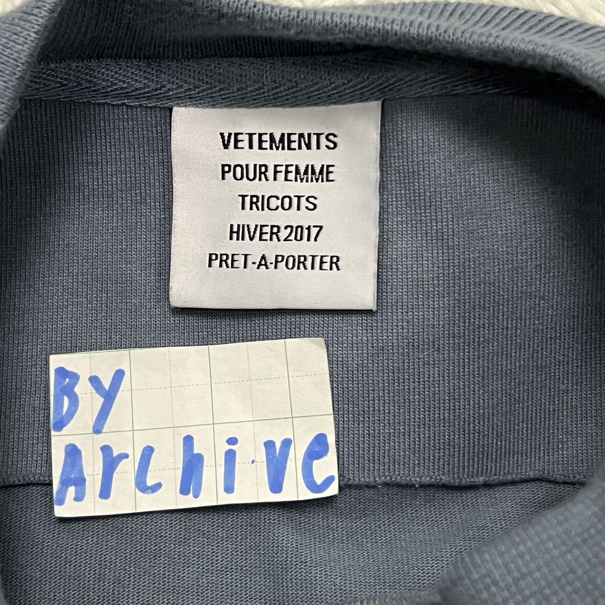 Vetements Vetements AW17 Padded Shoulder Slogan T-Shirt Size US M / EU 48-50 / 2 - 11 Thumbnail