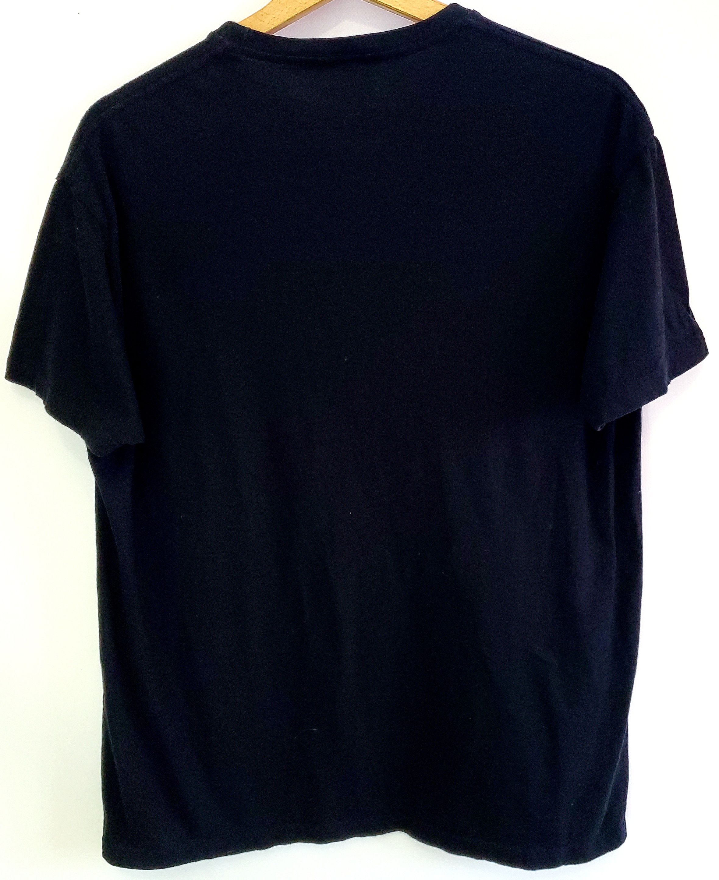 Vintage Vintage Y2K "I Know He’s Gay " FUNNY Tee size L Size US L / EU 52-54 / 3 - 4 Thumbnail