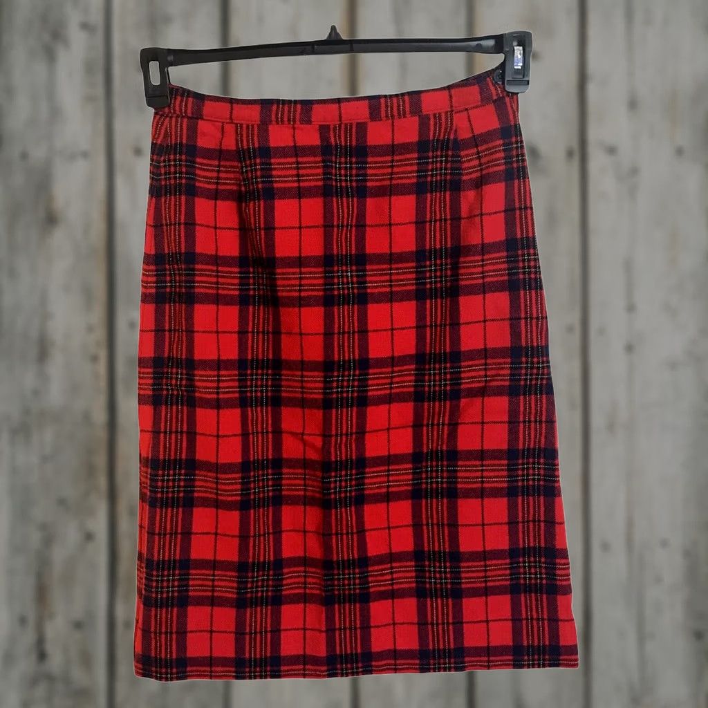 Pendleton VINTAGE Pendleton Wool Skirt Size 12 Red Leslie Tartan Plaid USA Made Women Knee Length A-Line Wool Lined Side Zip 29 Waist 25.5 Length Menus? Size 34" / US 12 / IT 48 - 1 Thumbnail