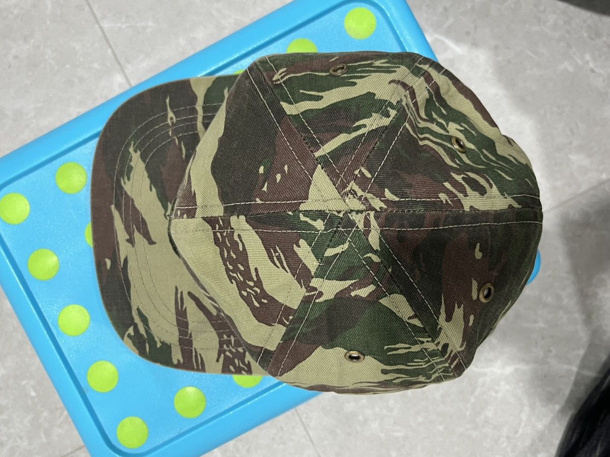 Vintage Vintage camouflage military flat brim fitted cap hat Size ONE SIZE - 2 Thumbnail